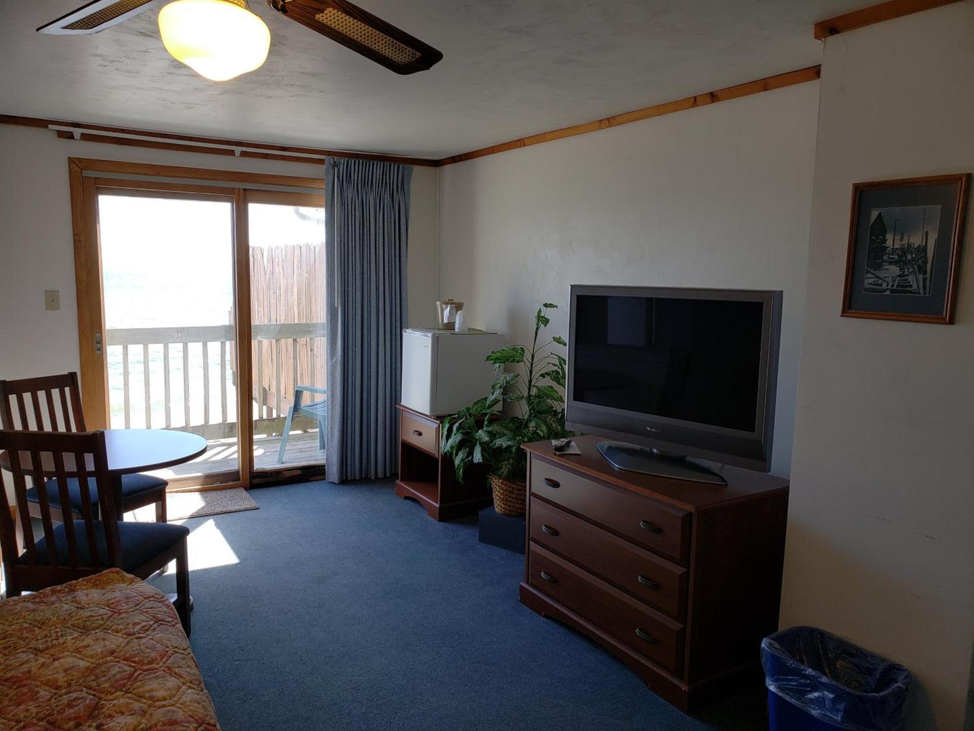 Algoma Beach Motel photo 84