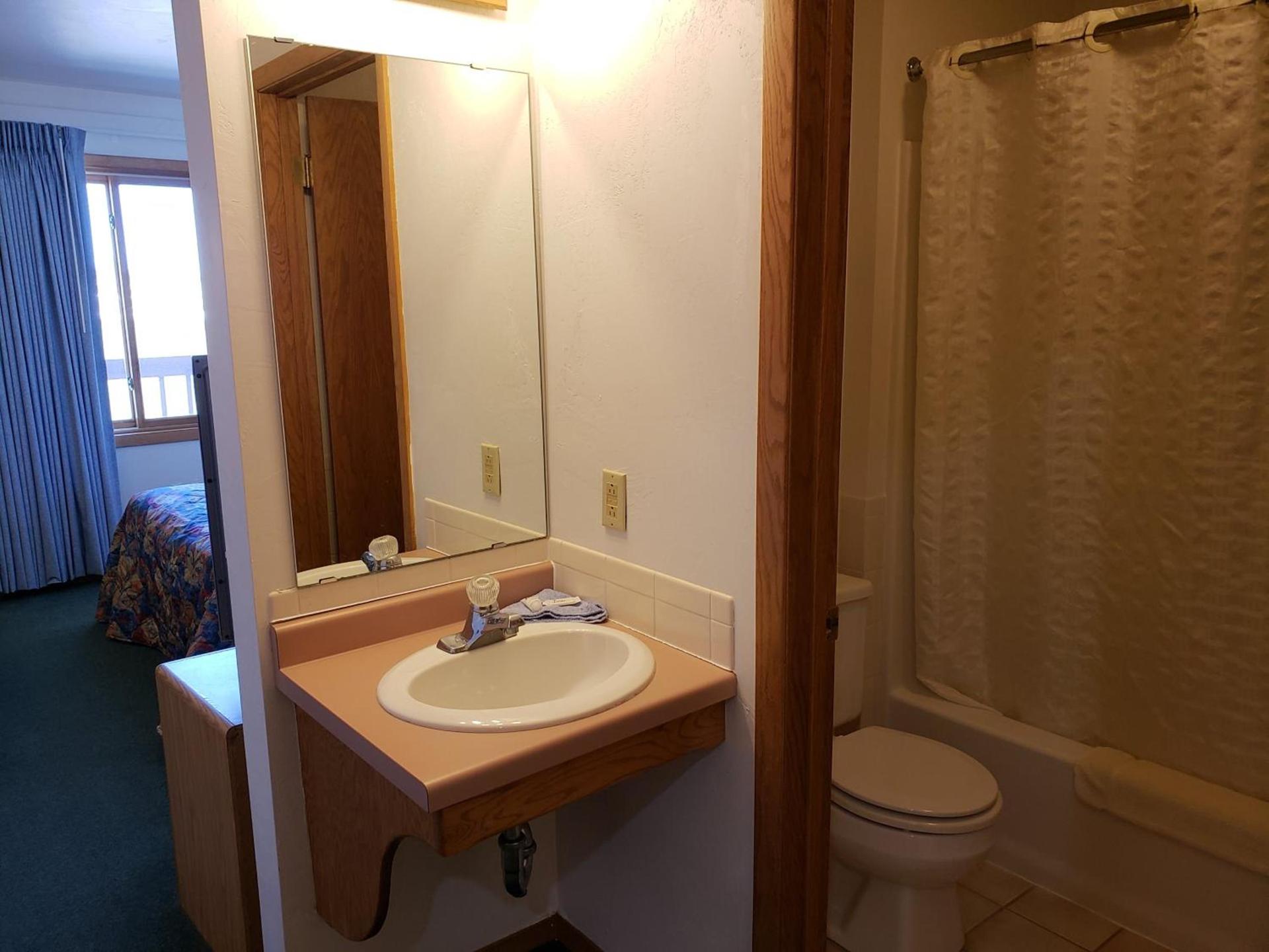 Algoma Beach Motel photo 39
