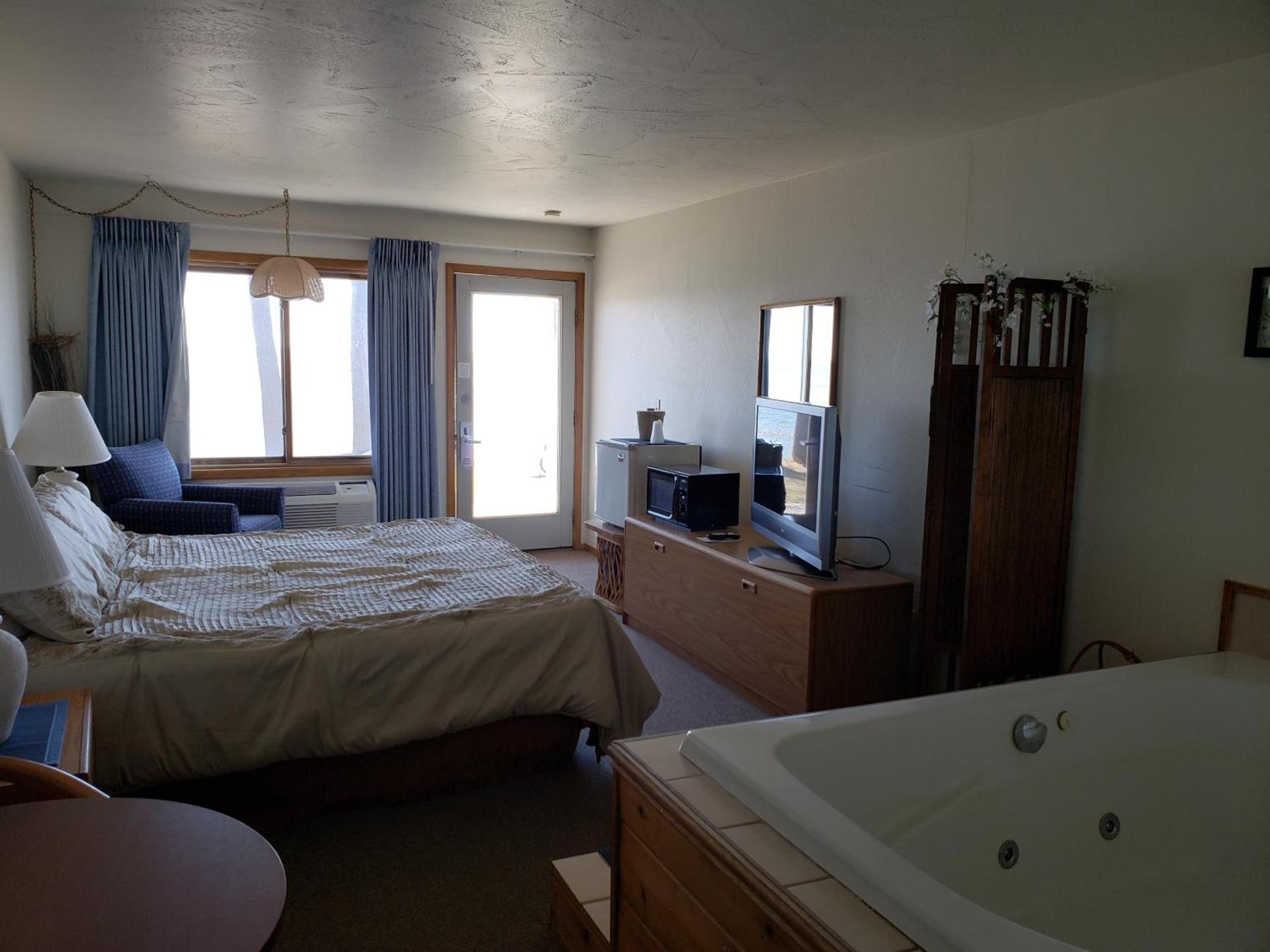 Algoma Beach Motel photo 16