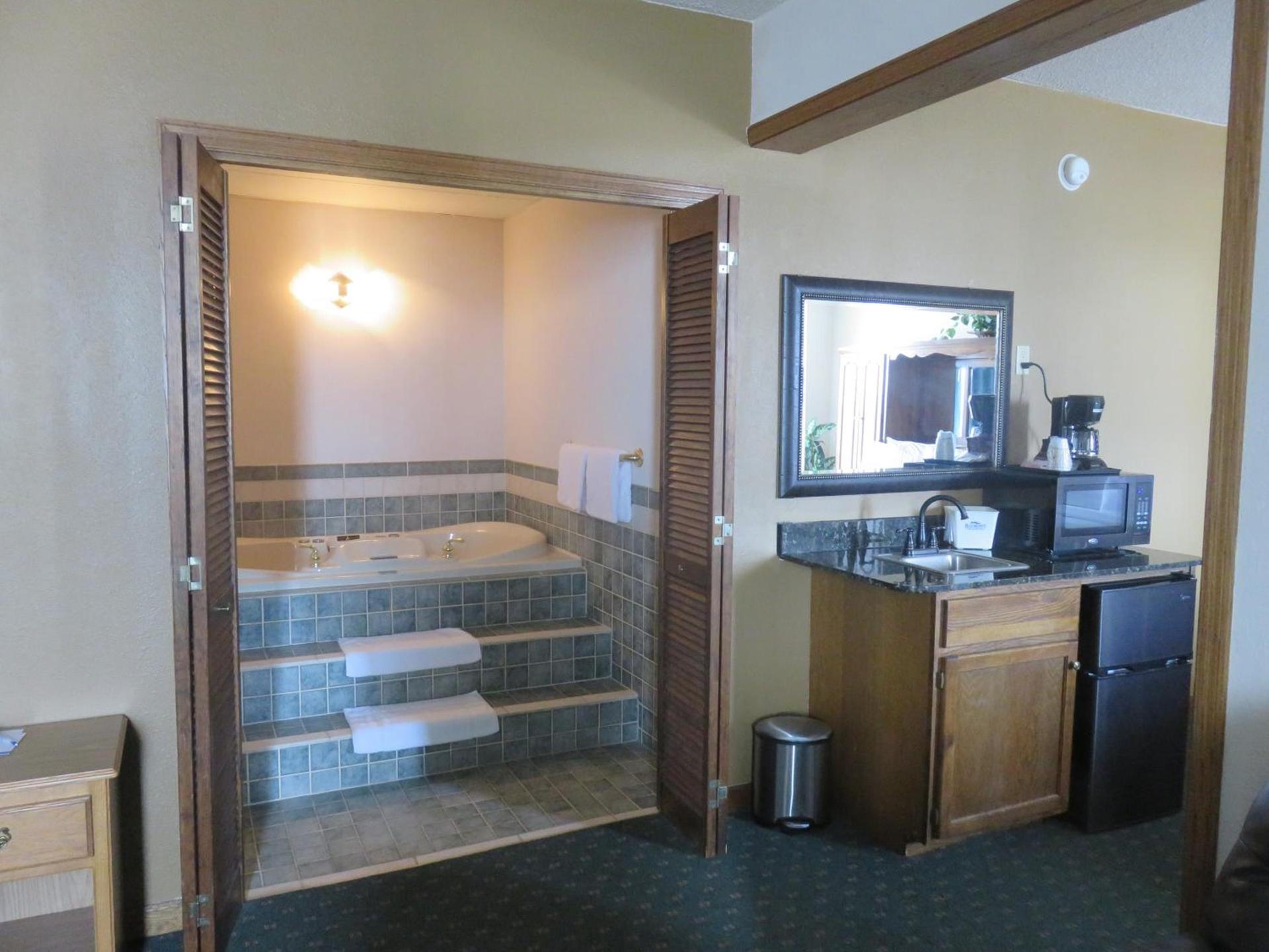 Baymont by Wyndham Fargo photo 37