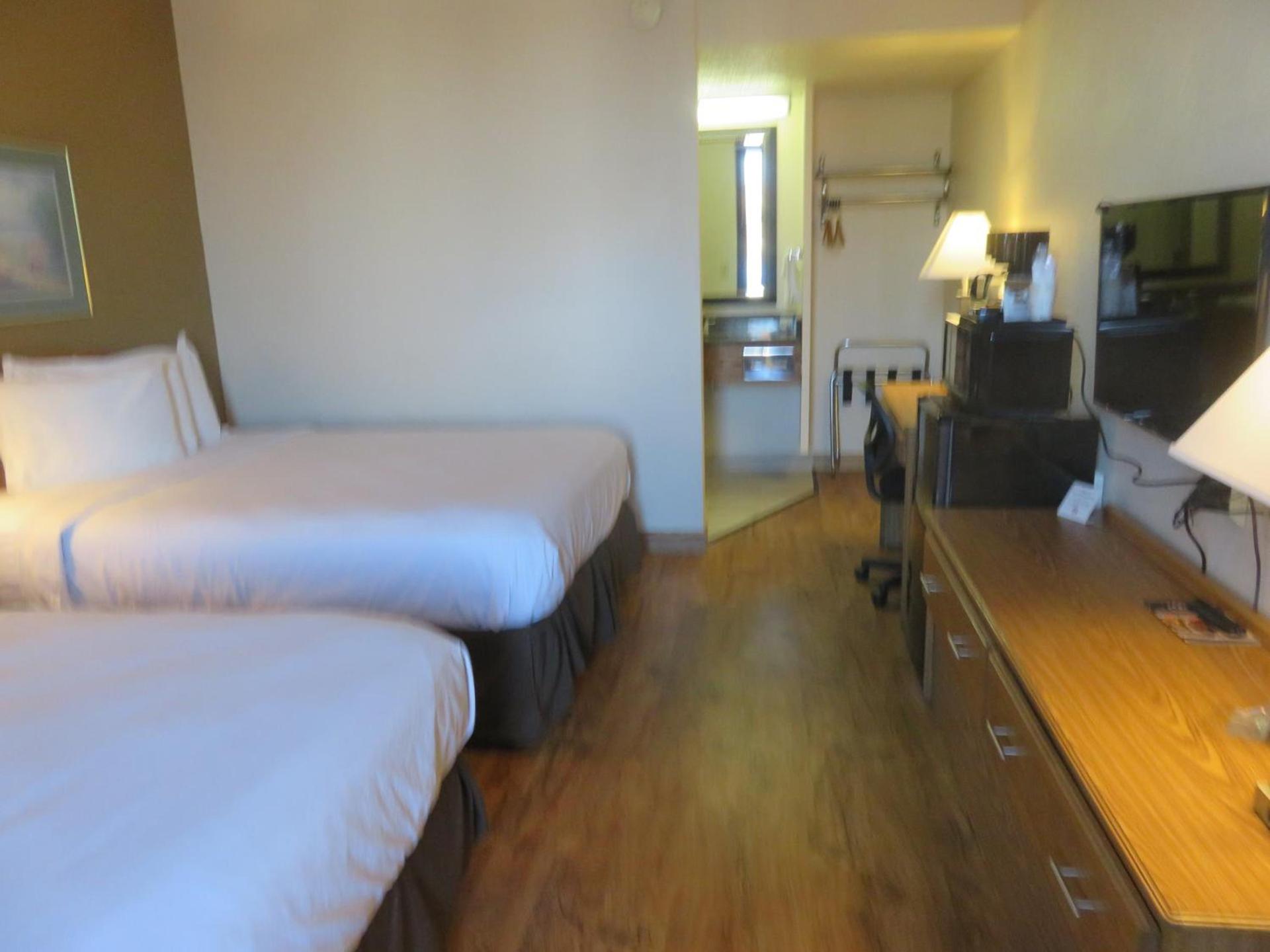 Baymont by Wyndham Fargo photo 17