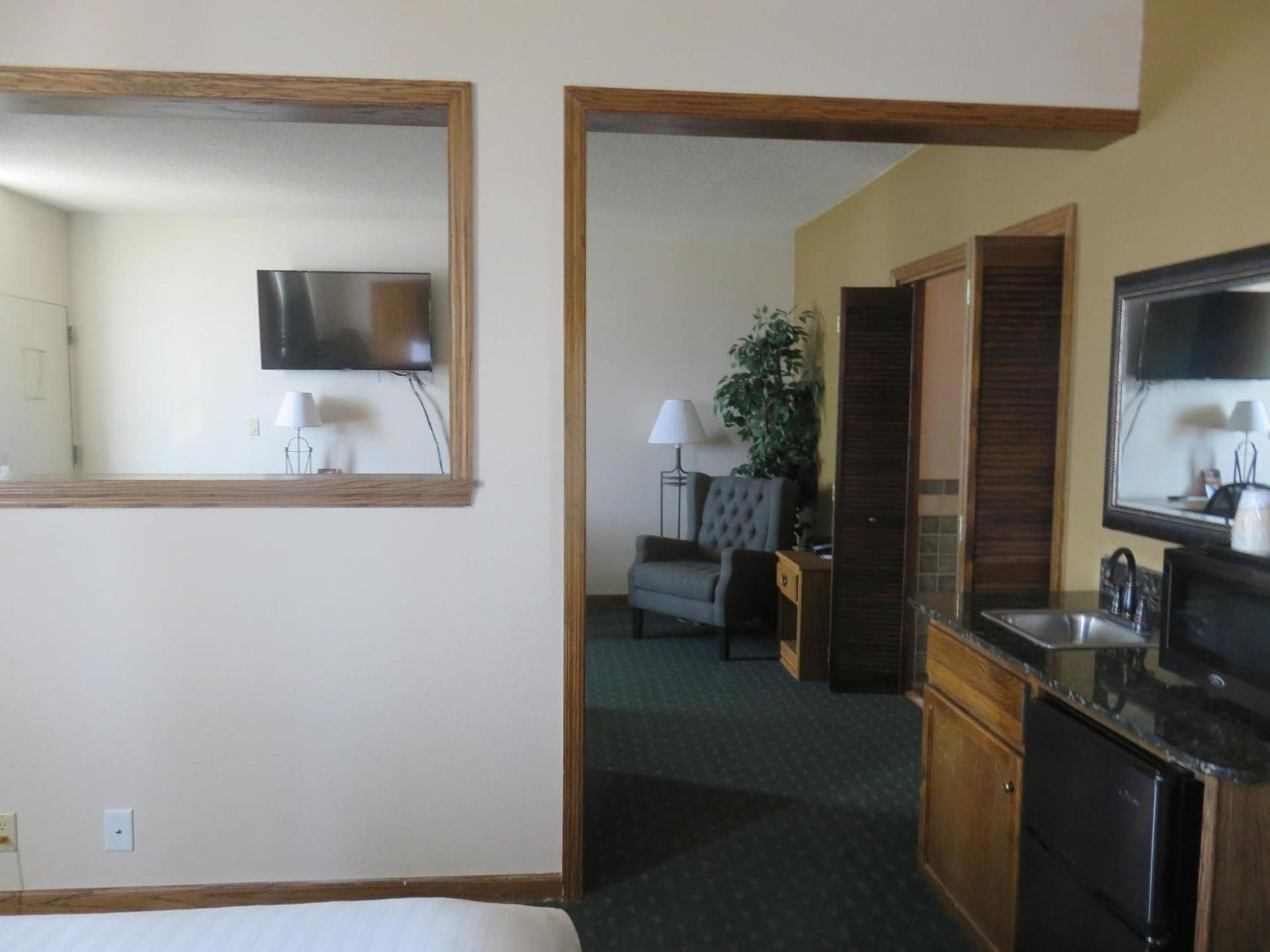 Baymont by Wyndham Fargo photo 29