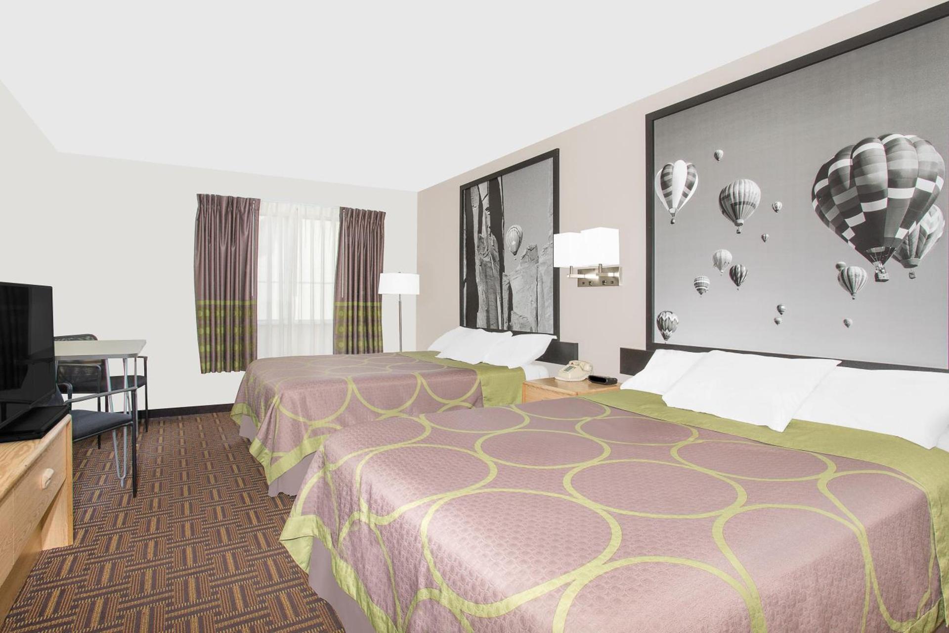Super 8 by Wyndham Bloomfield photo 28