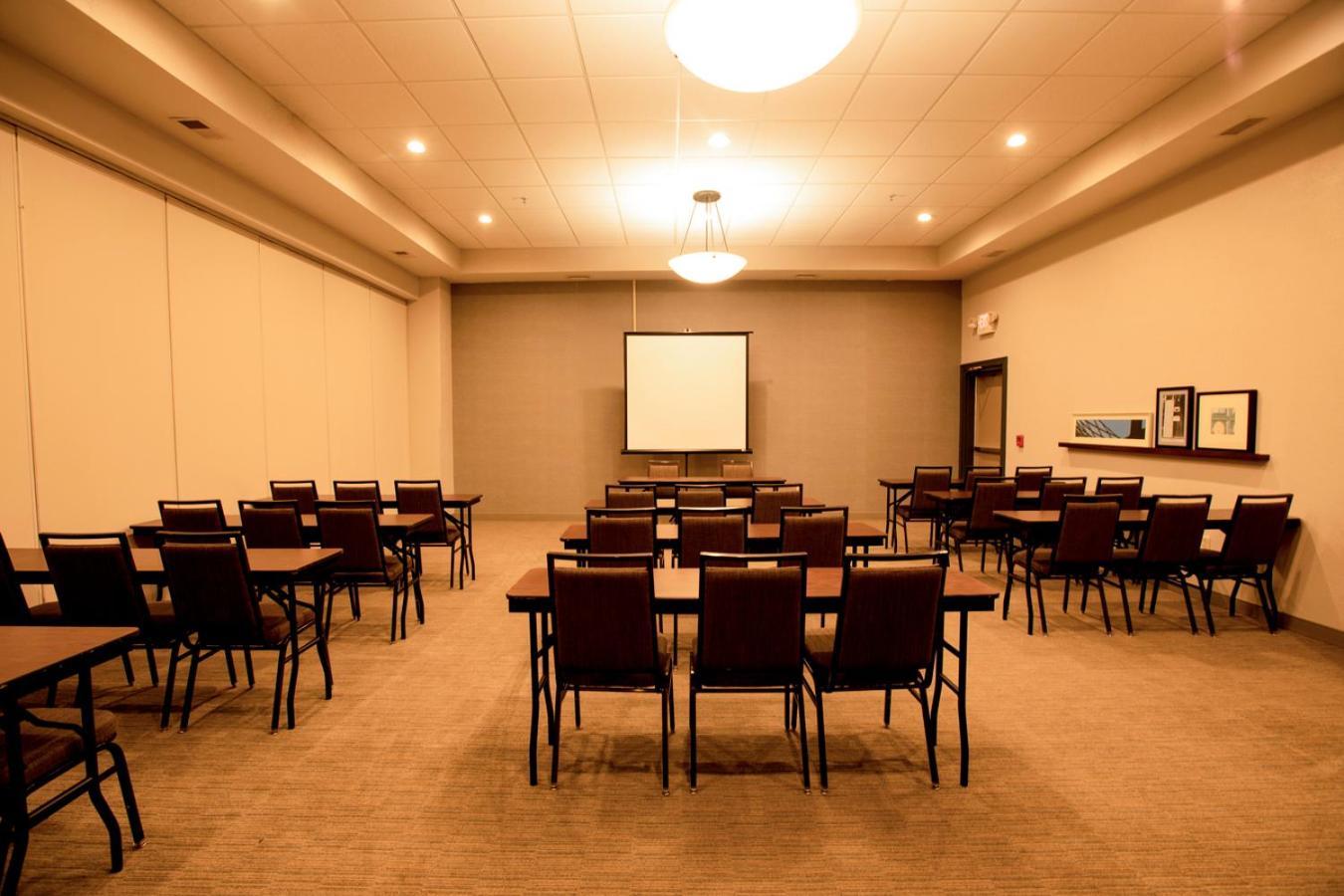 Country Inn & Suites by Radisson, Wilson, NC photo 31