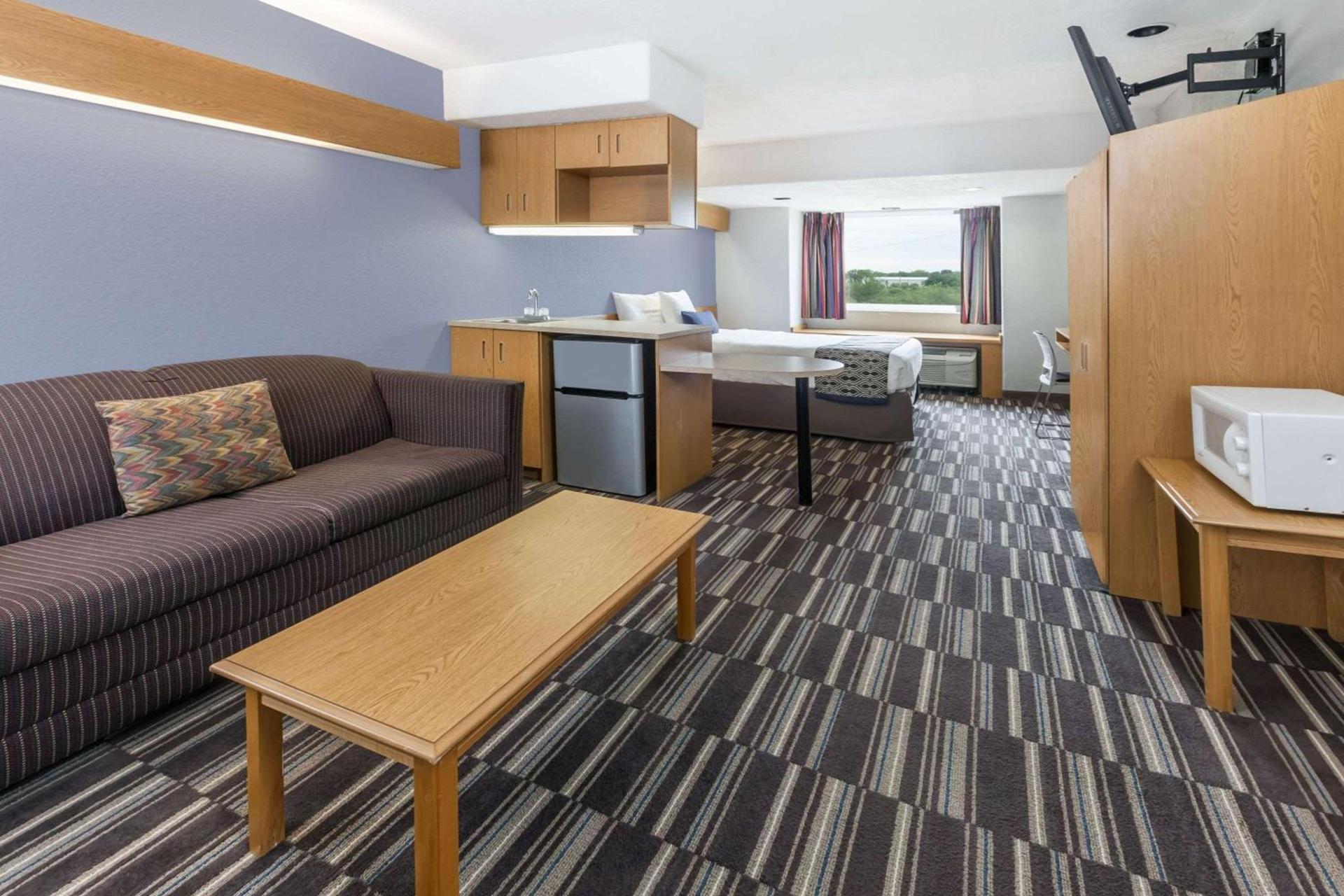 Microtel Inn & Suites by Wyndham Ardmore photo 8