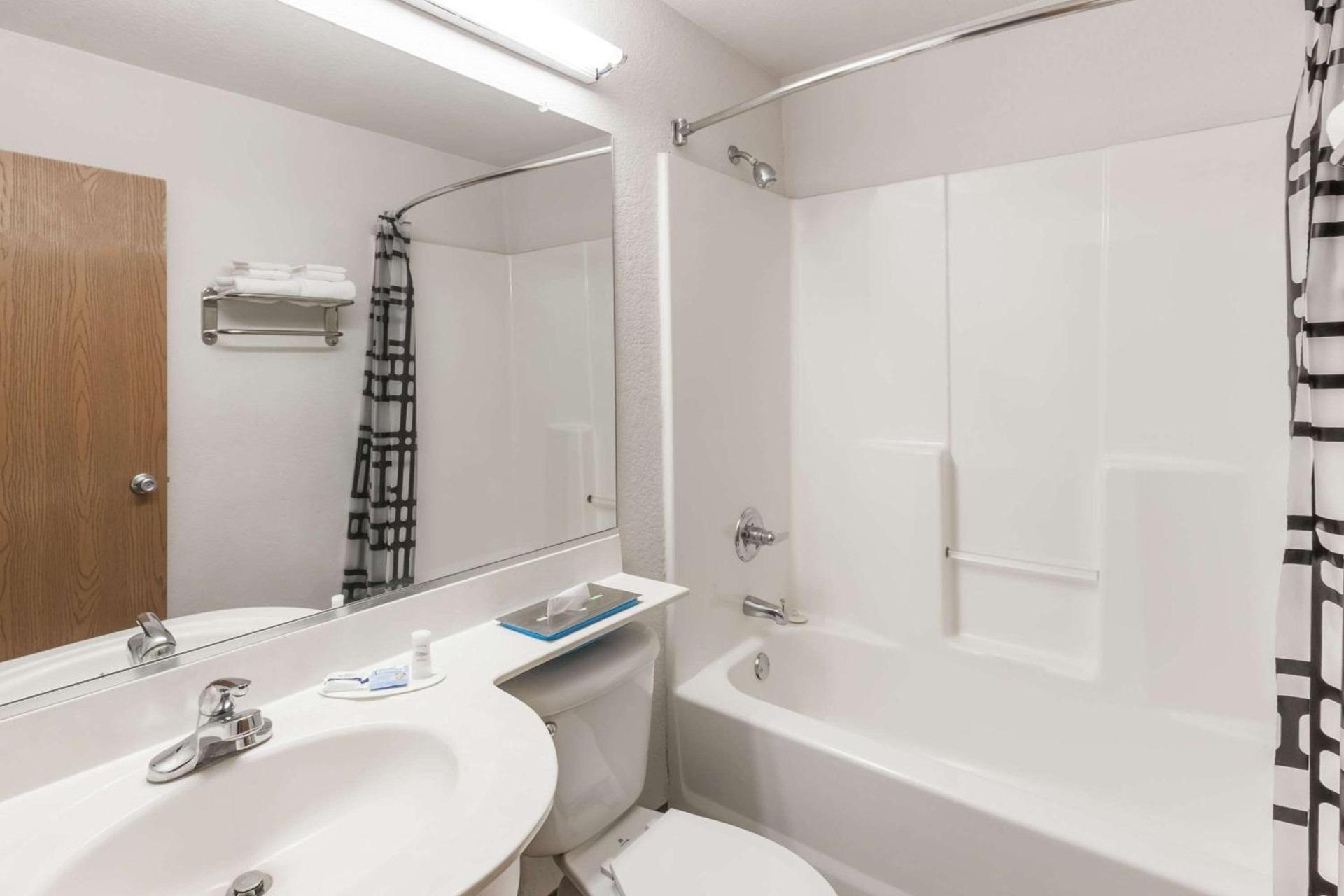 Microtel Inn & Suites by Wyndham Ardmore photo 2
