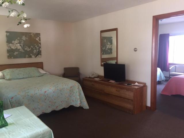 Milford Motel On the River photo 8