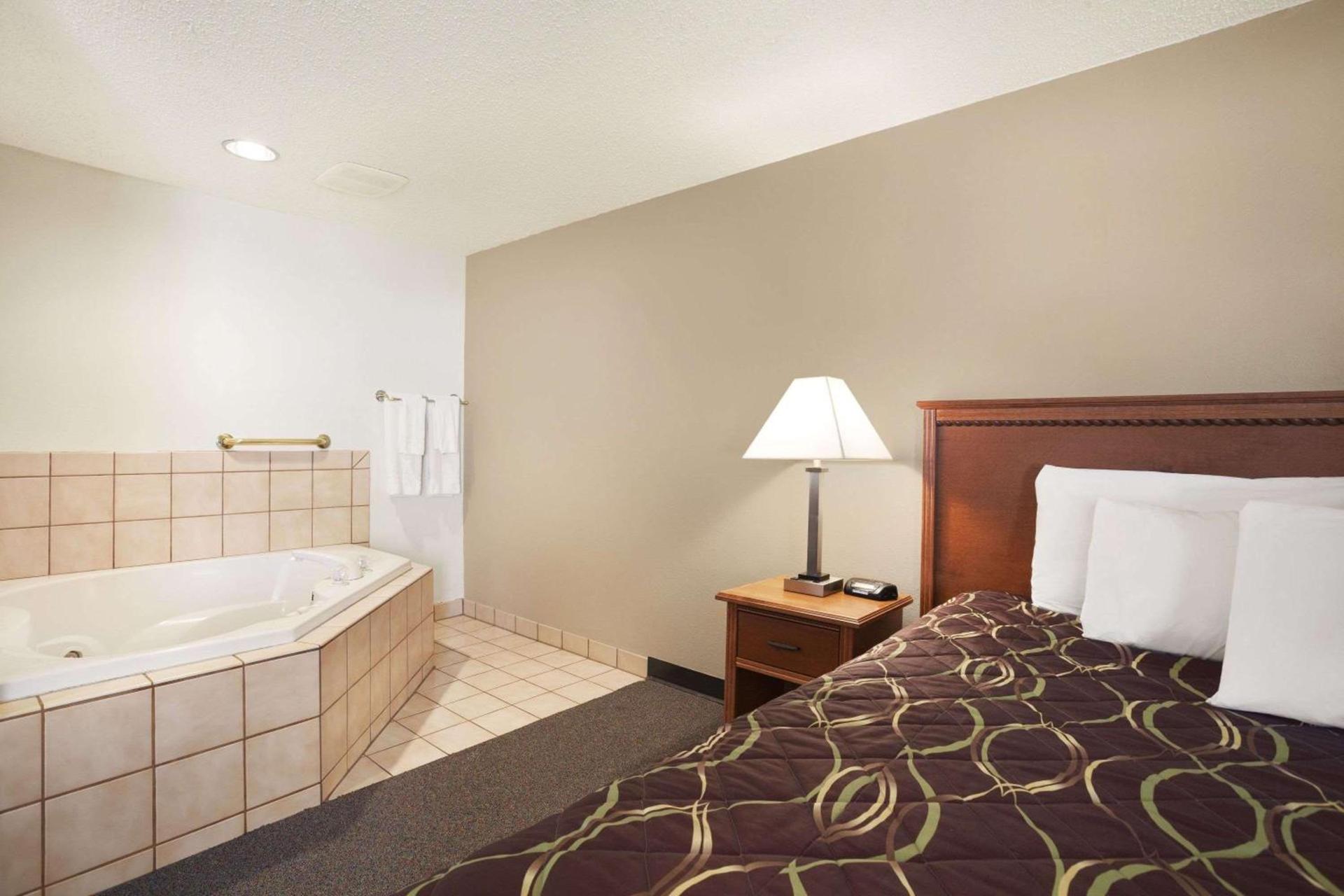 Super 8 by Wyndham Williston ND photo 14