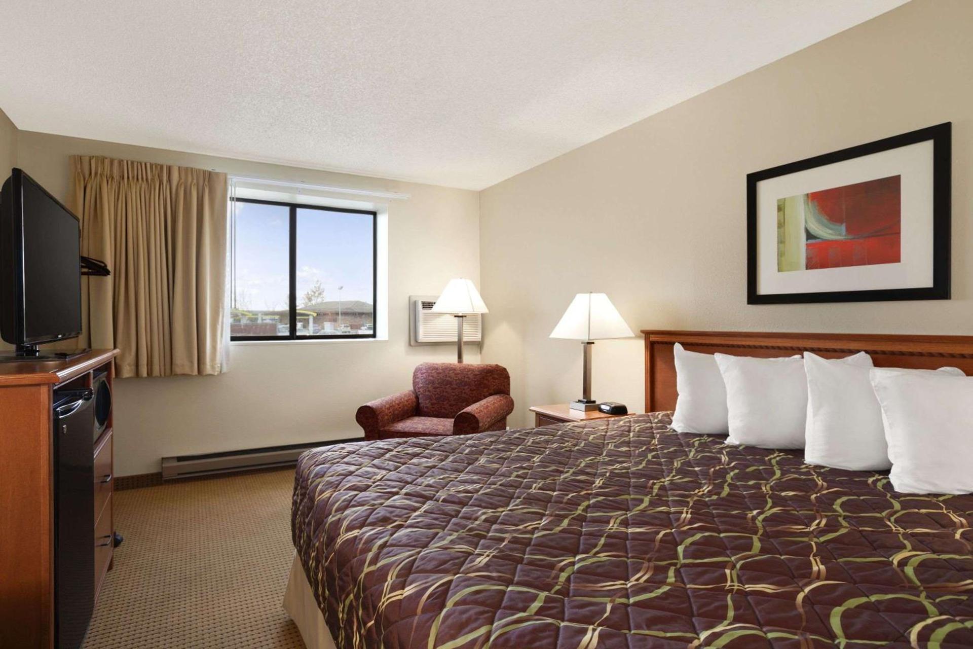 Super 8 by Wyndham Williston ND photo 5