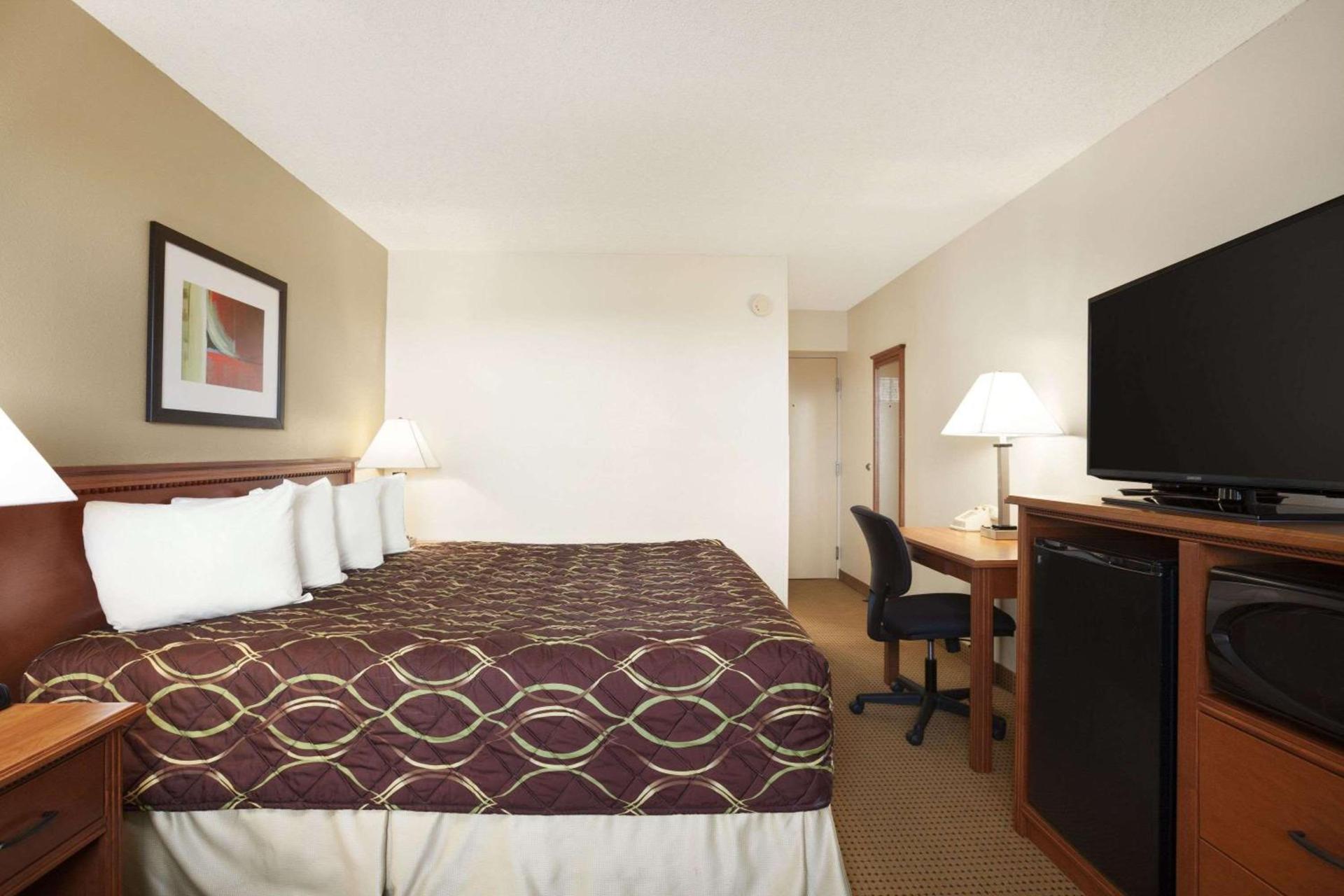 Super 8 by Wyndham Williston ND photo 16