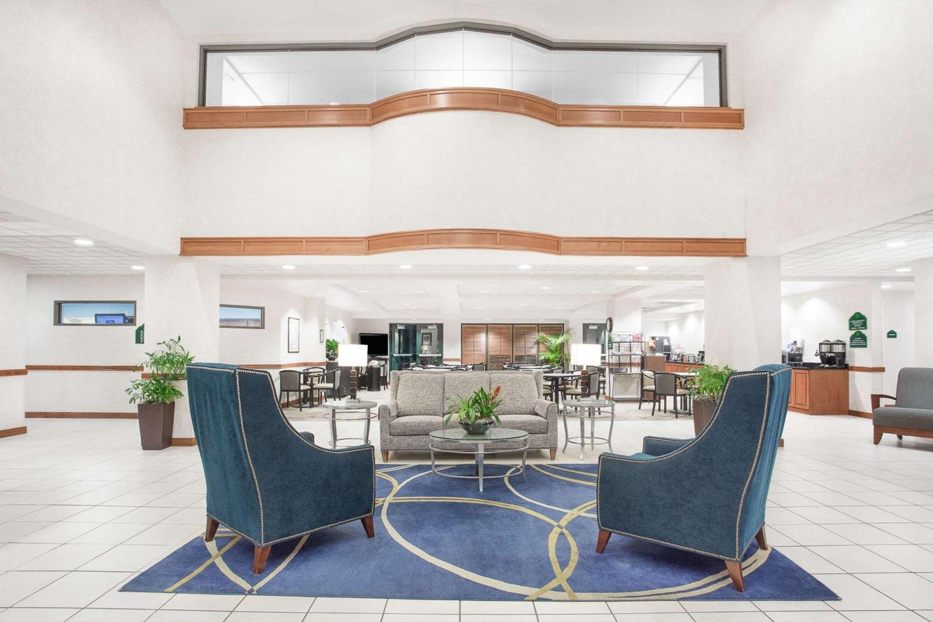 Wingate by Wyndham Green Bay photo 2