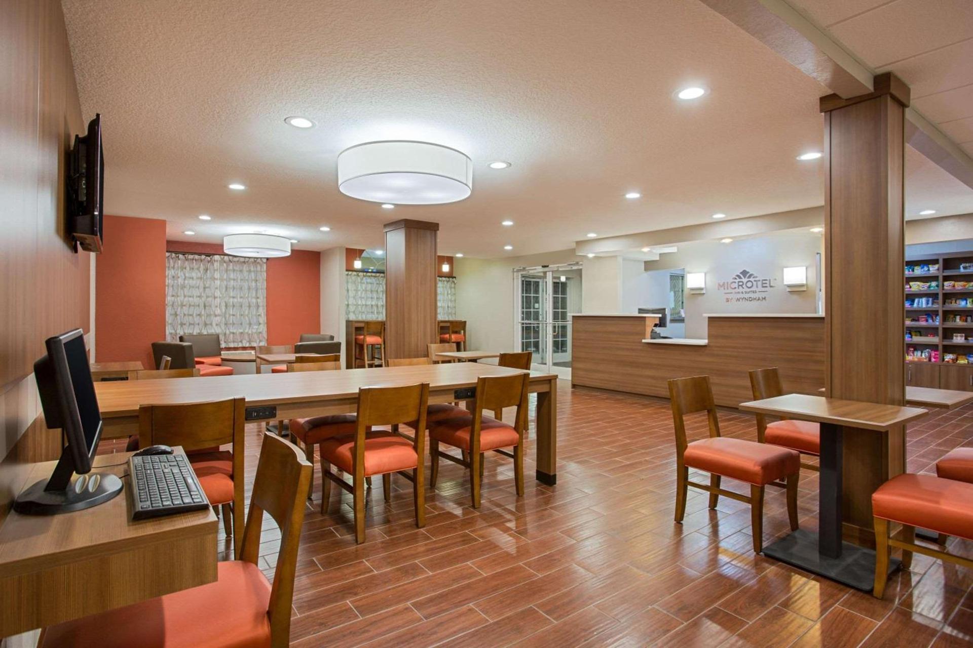 Microtel Inn & Suites by Wyndham Walterboro photo 3