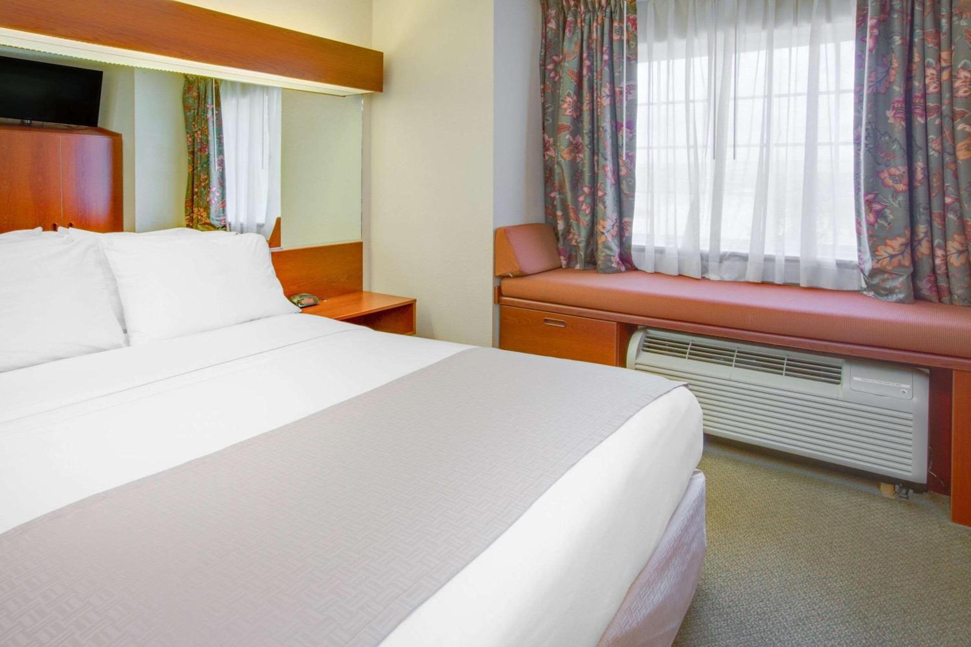 Microtel Inn & Suites by Wyndham Hattiesburg photo 17