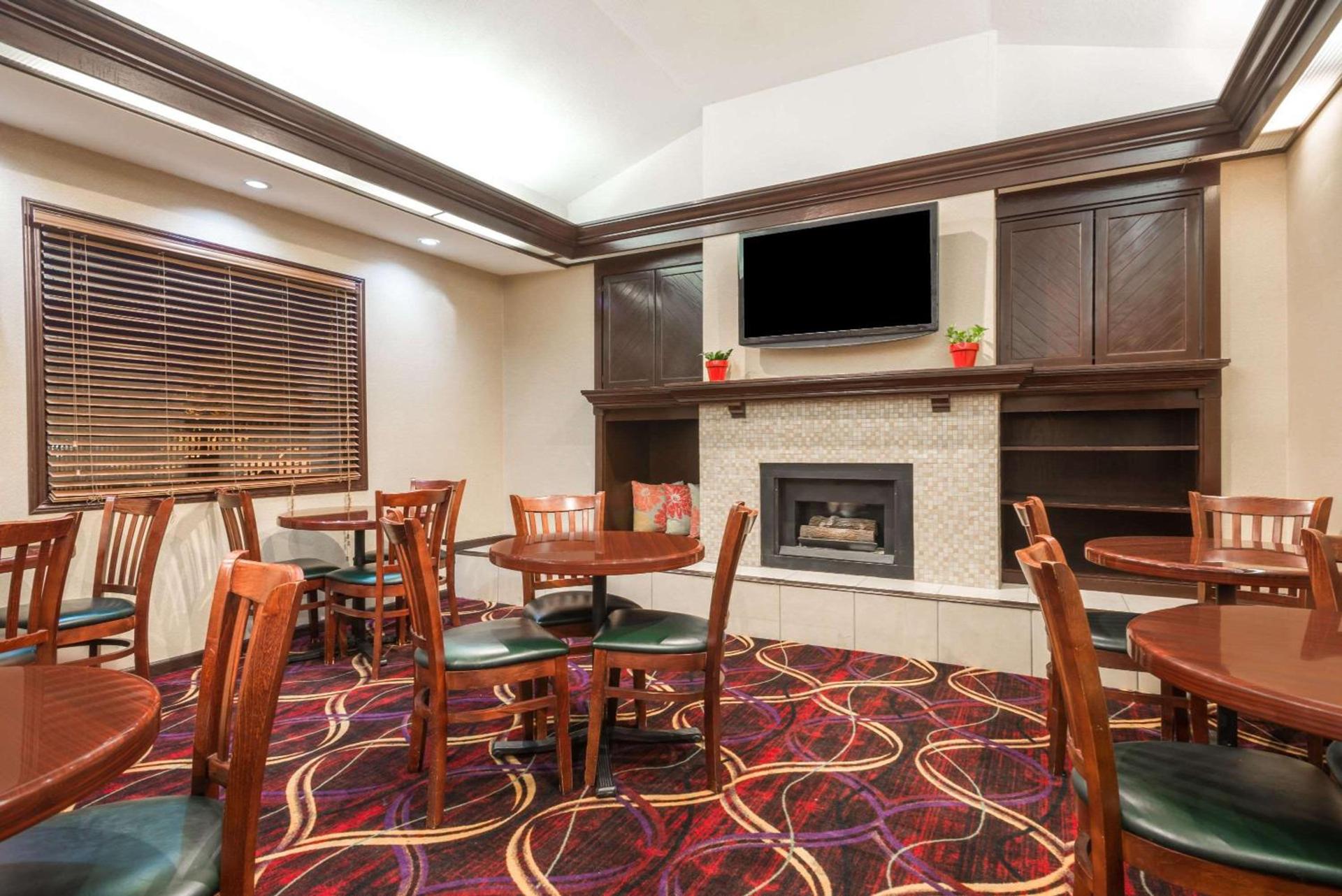 Hawthorn Extended Stay by Wyndham Dayton photo 17
