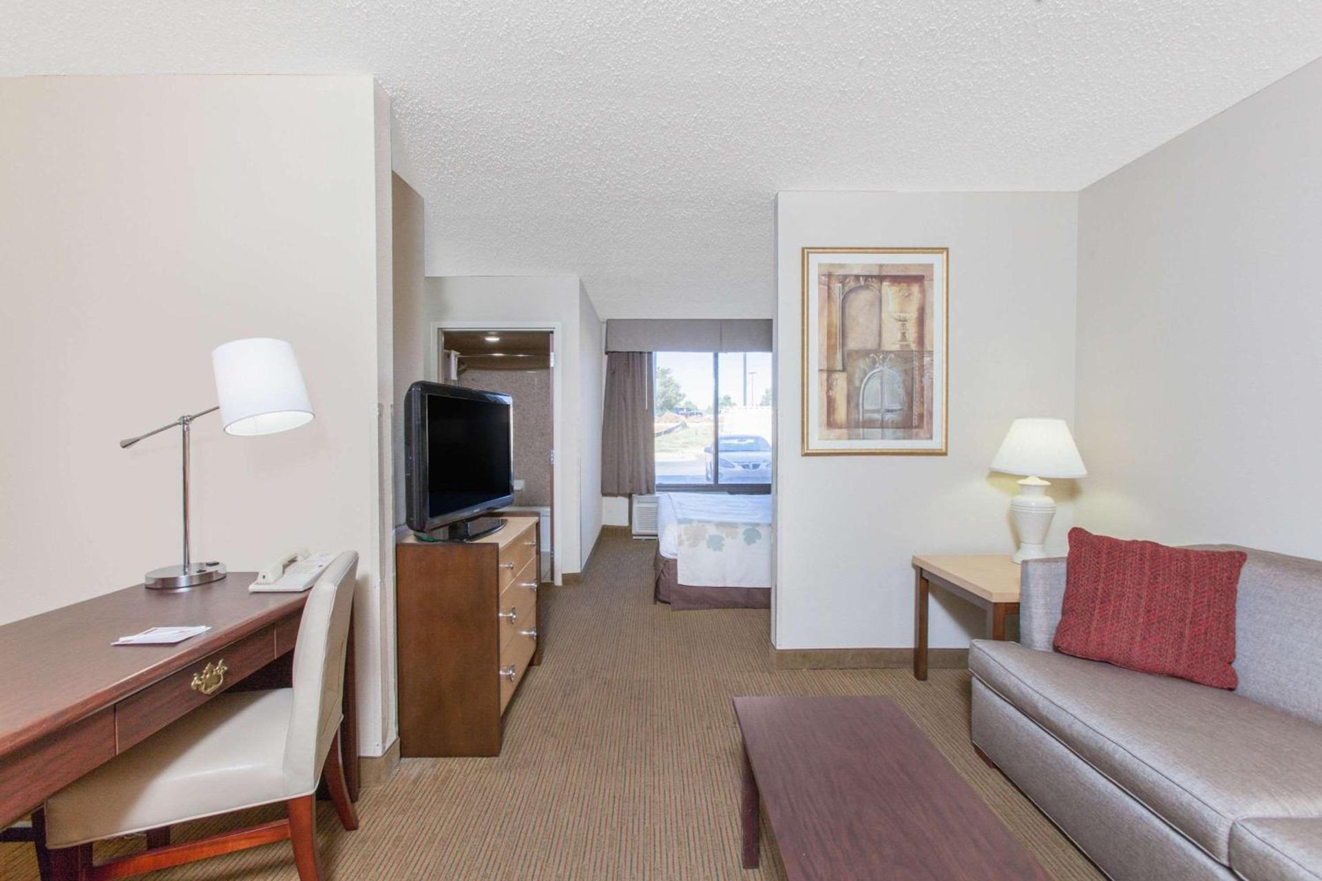 Hawthorn Suites Midwest City photo 33