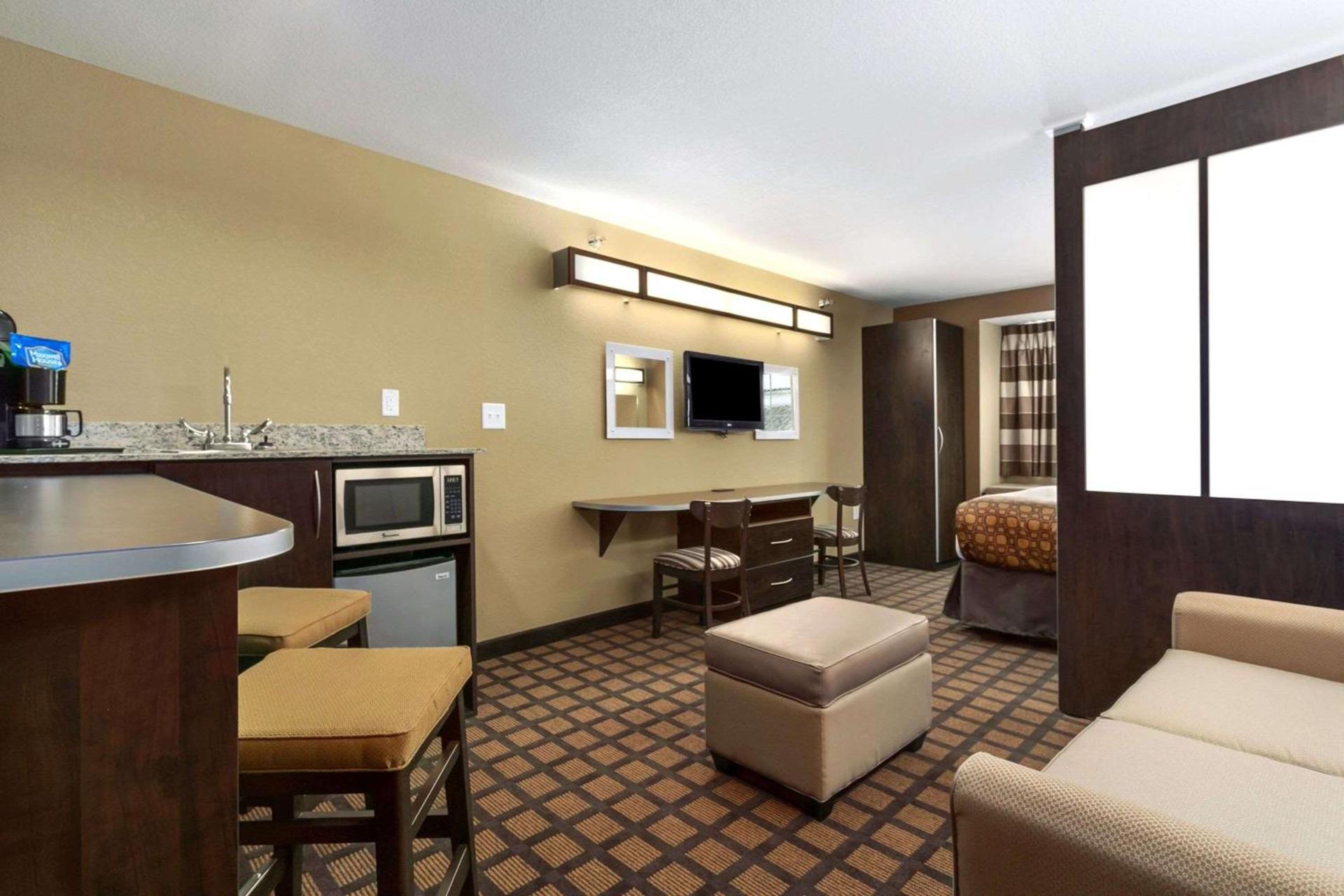 Microtel Inn & Suites by Wyndham Minot photo 25
