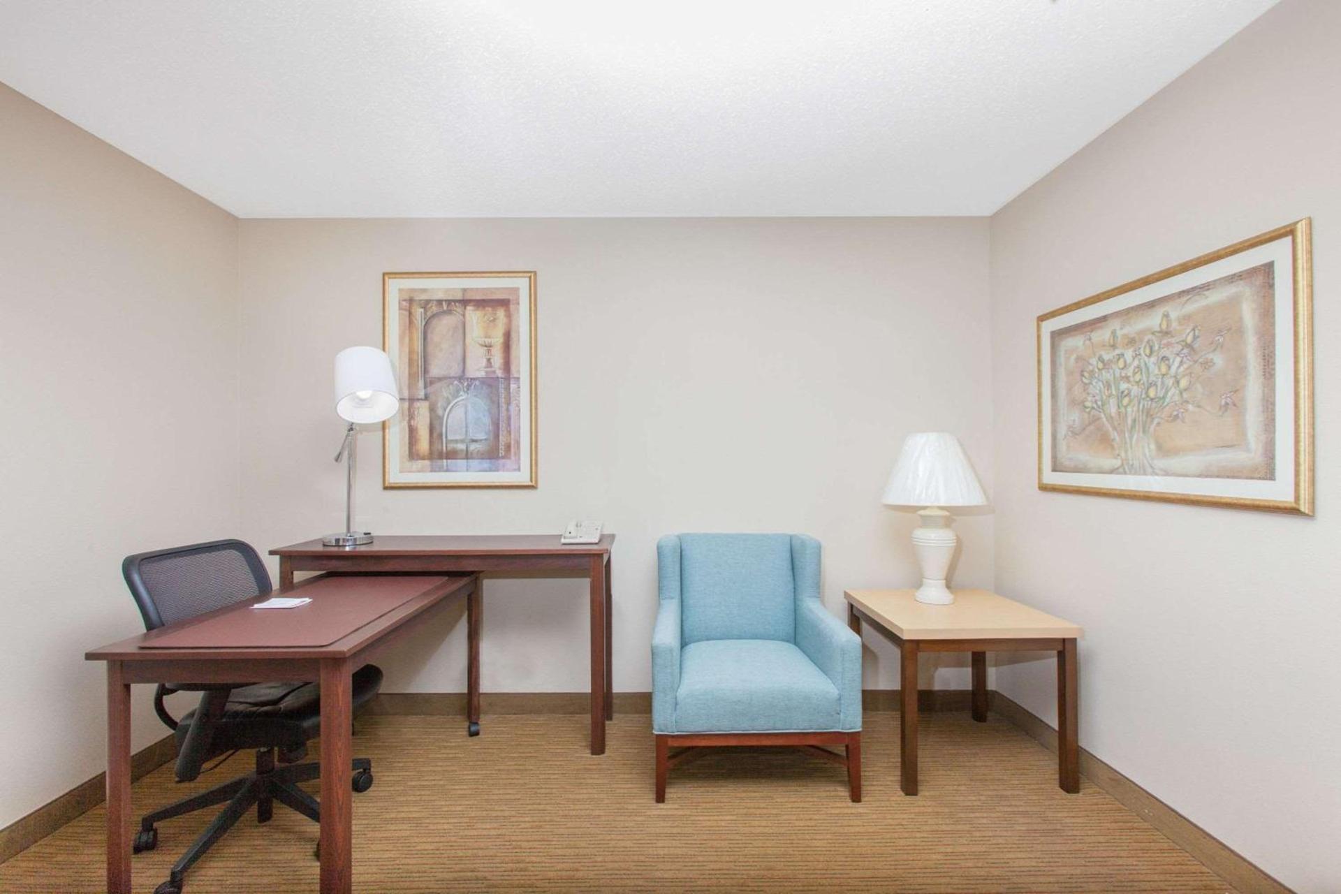 Hawthorn Suites Midwest City photo 31