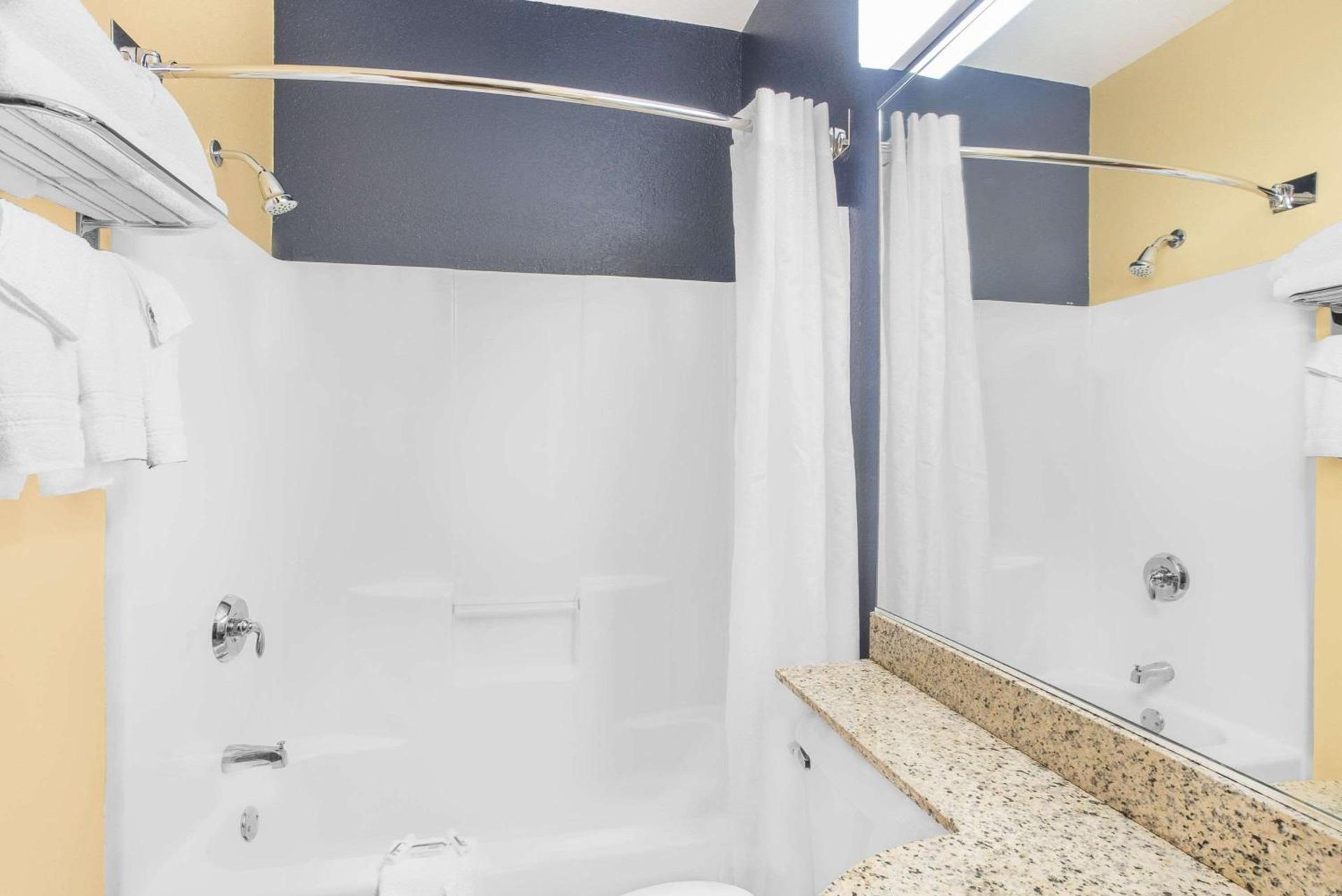 Microtel Inn & Suites Chili/Rochester photo 21