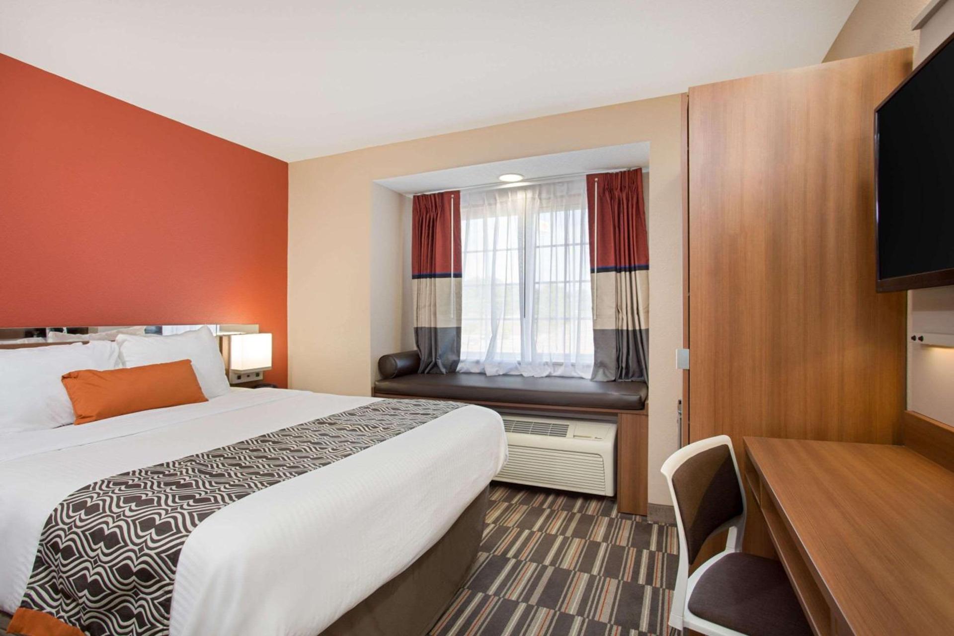 Microtel Inn & Suites by Wyndham Walterboro photo 12