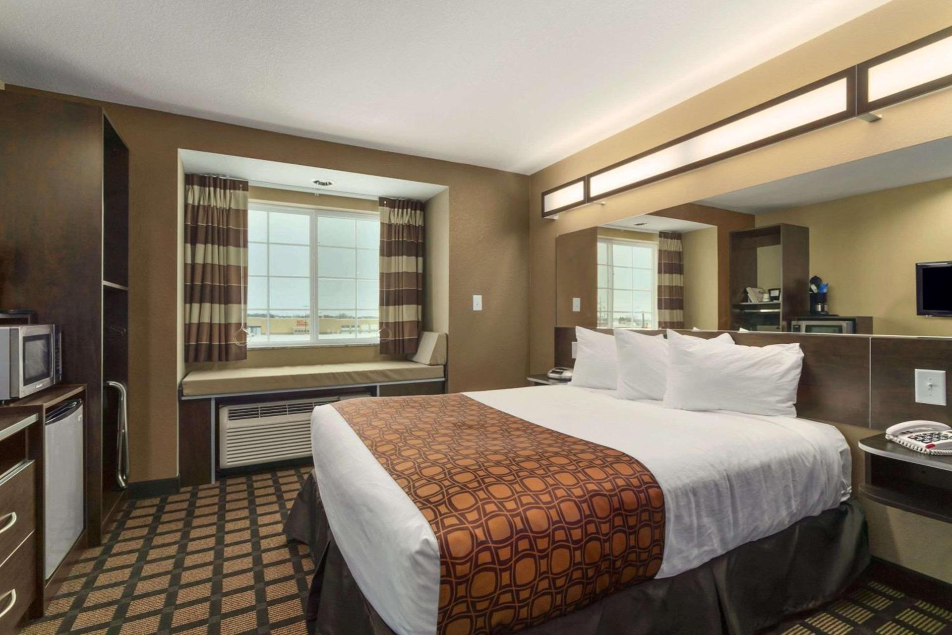 Microtel Inn & Suites by Wyndham Minot photo 5