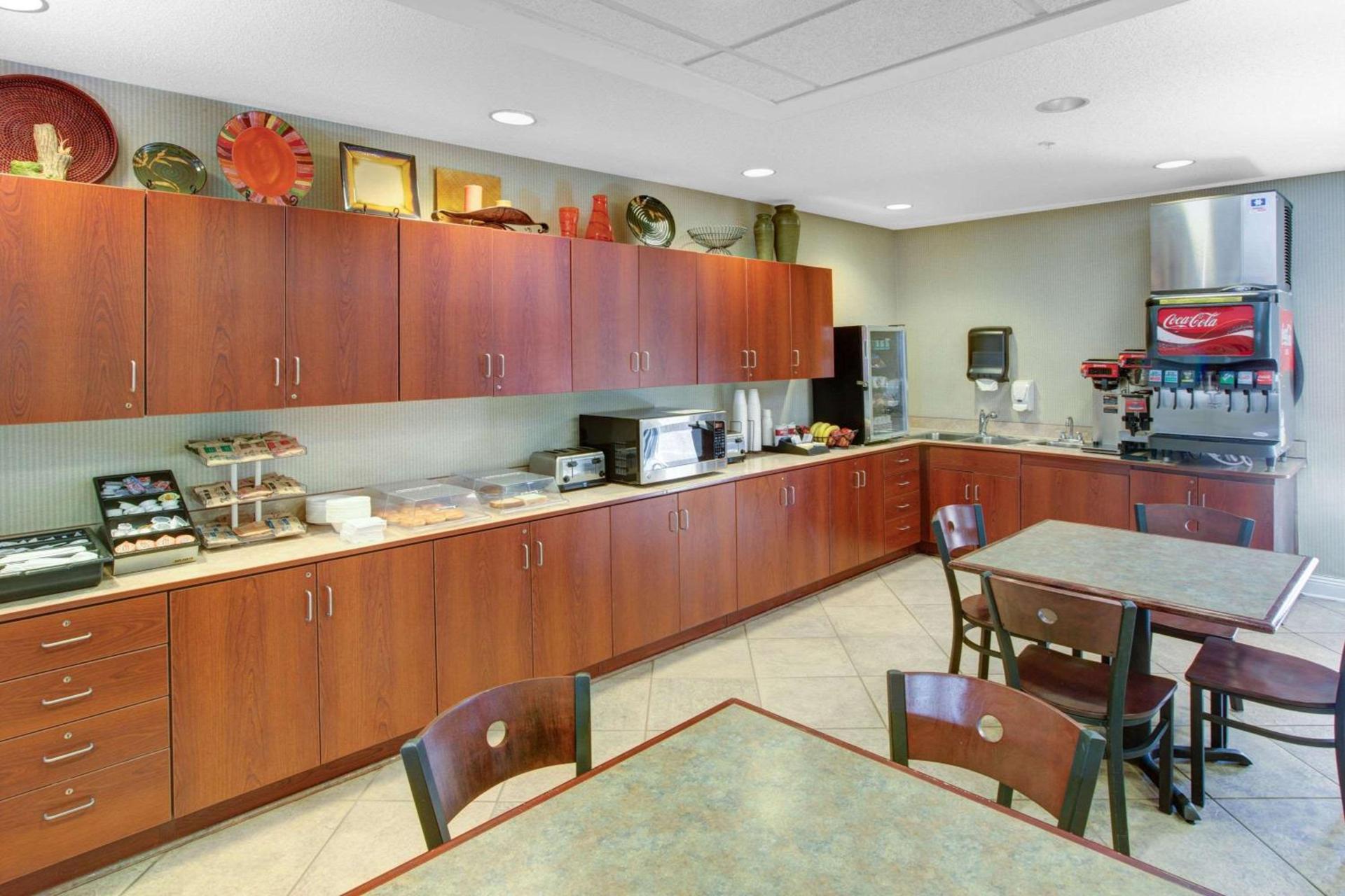 Microtel Inn & Suites by Wyndham Hattiesburg photo 12