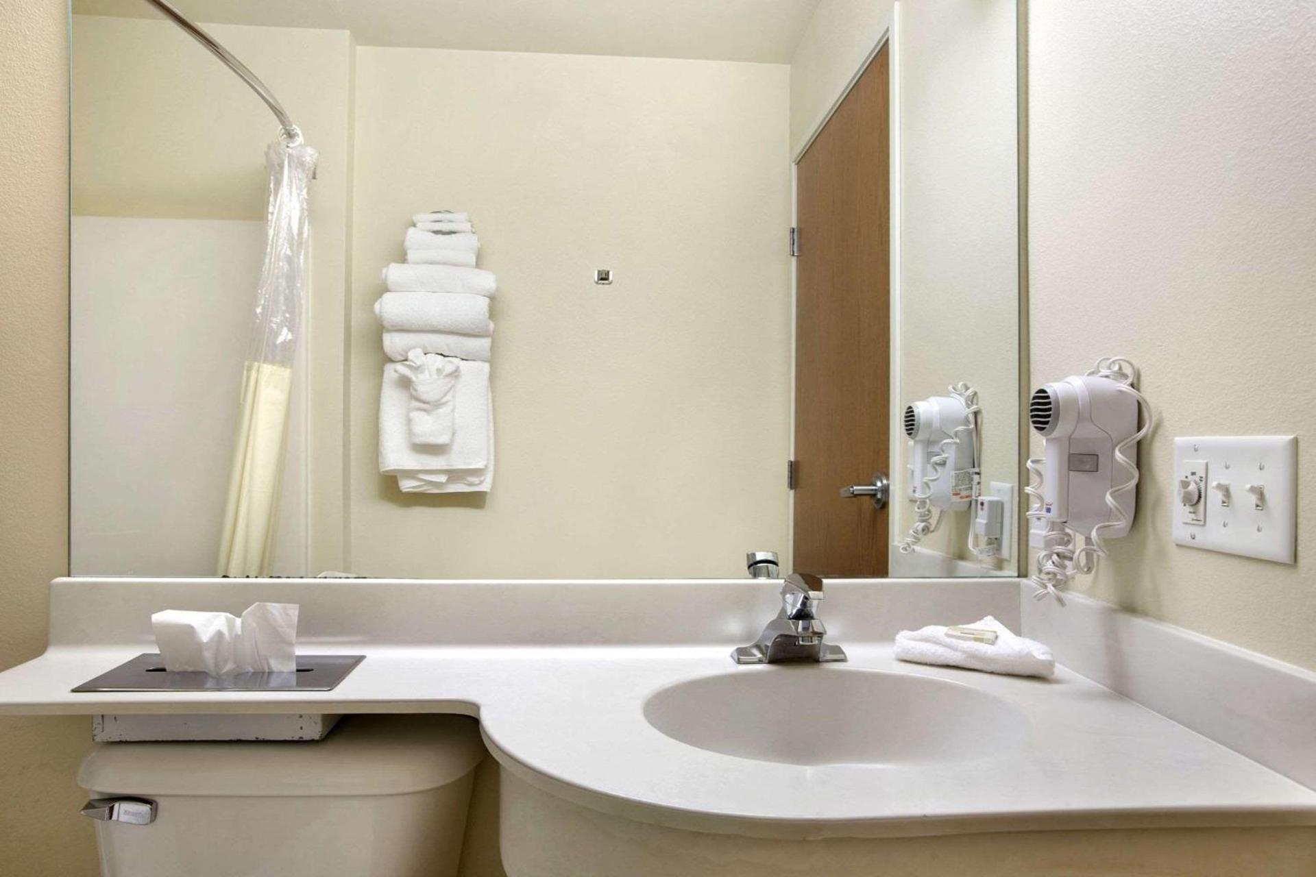 Microtel Inn & Suites by Wyndham Bozeman photo 7