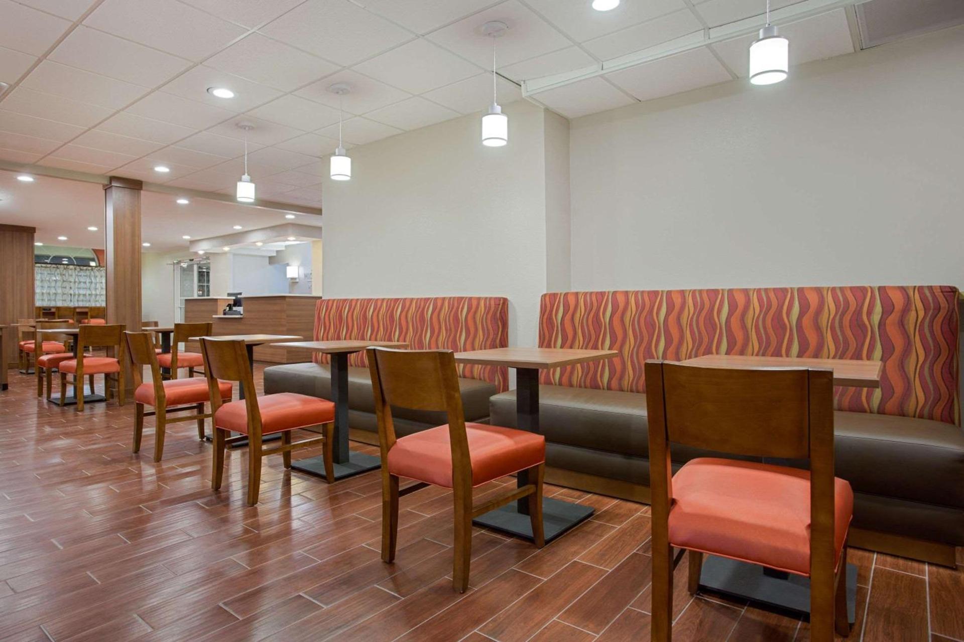 Microtel Inn & Suites by Wyndham Walterboro photo 4