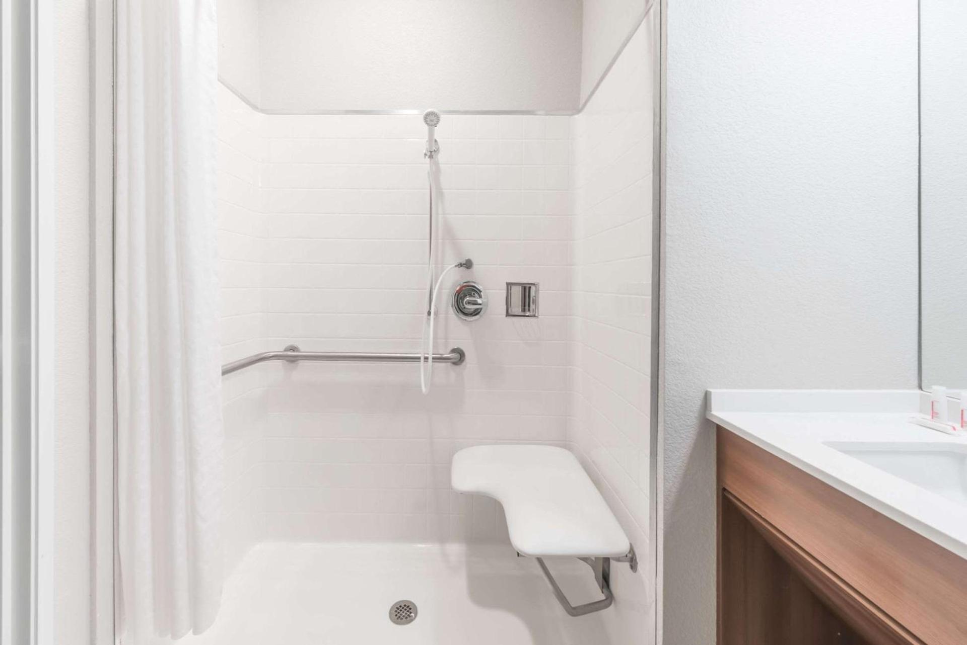 Microtel Inn & Suites by Wyndham Sweetwater photo 14