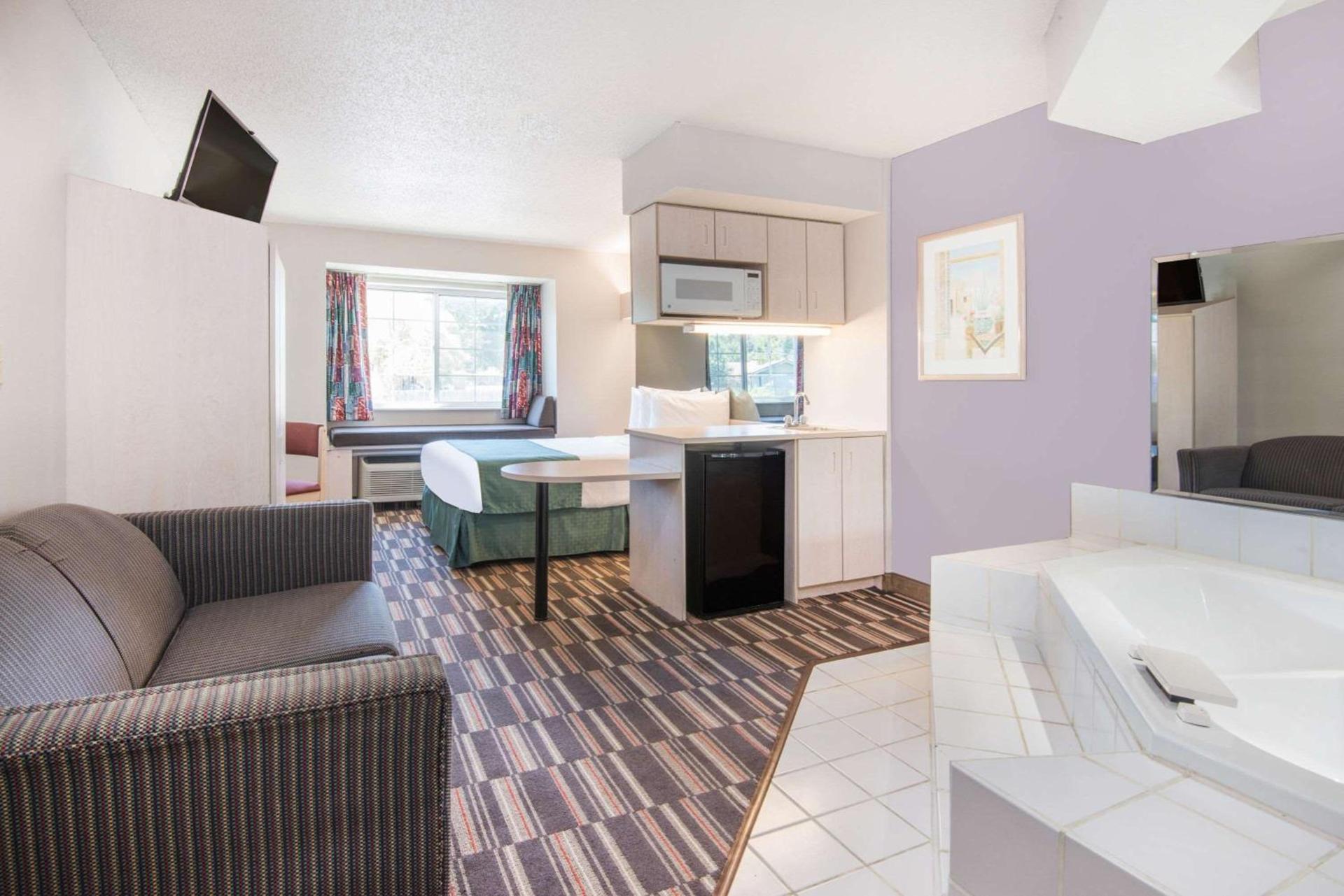 Microtel Inn & Suites Claremore Route 66 photo 21