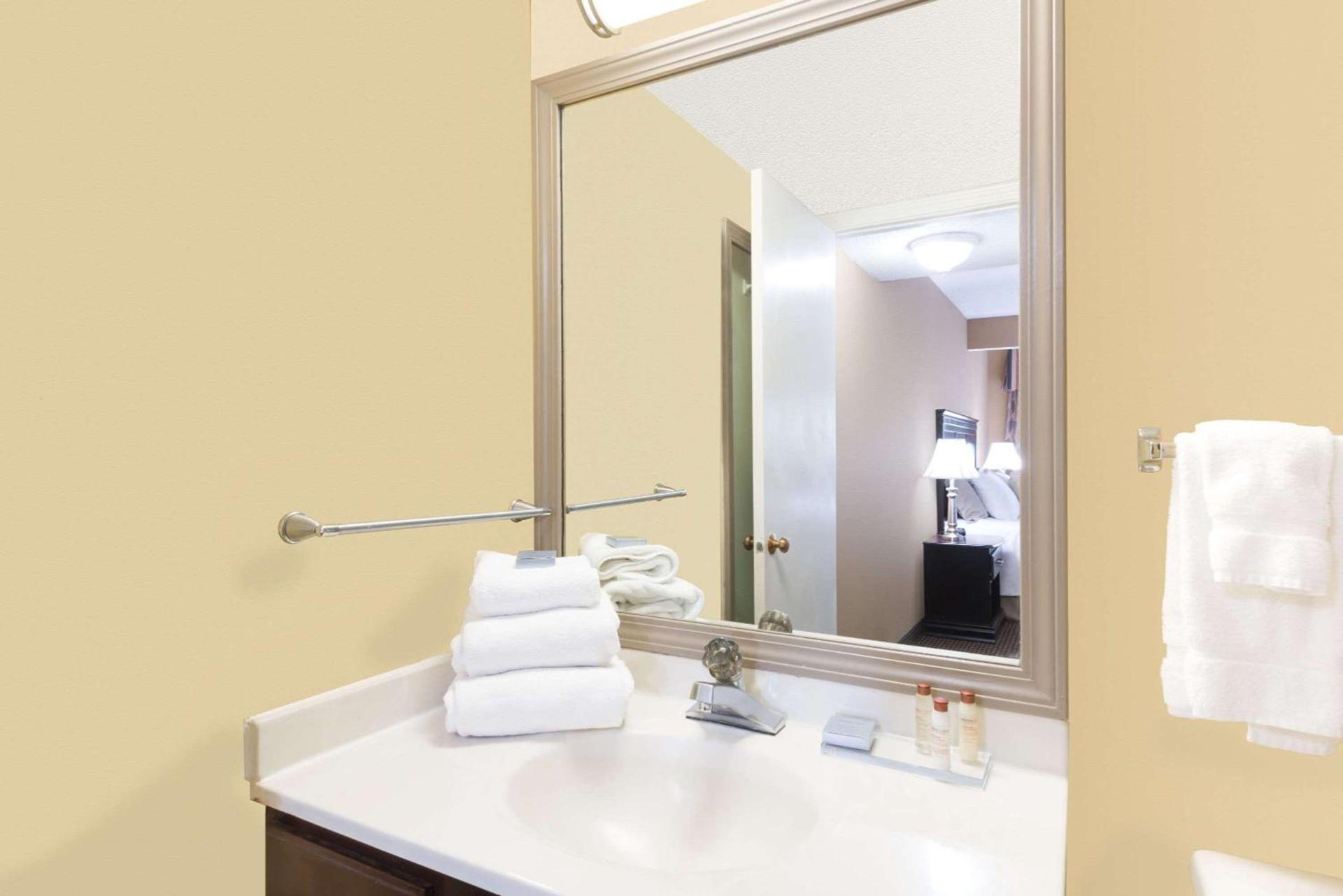 Hawthorn Extended Stay by Wyndham Dayton photo 11