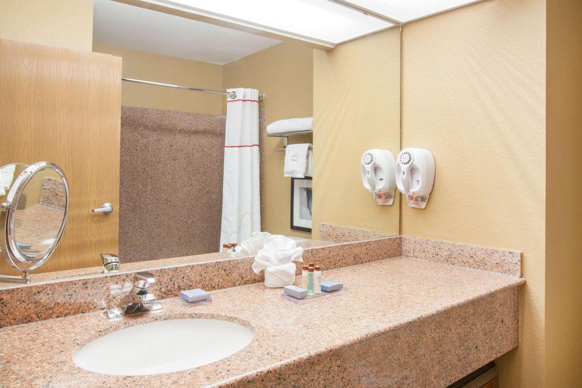 Hawthorn Extended Stay by Wyndham Corpus Christi photo 25