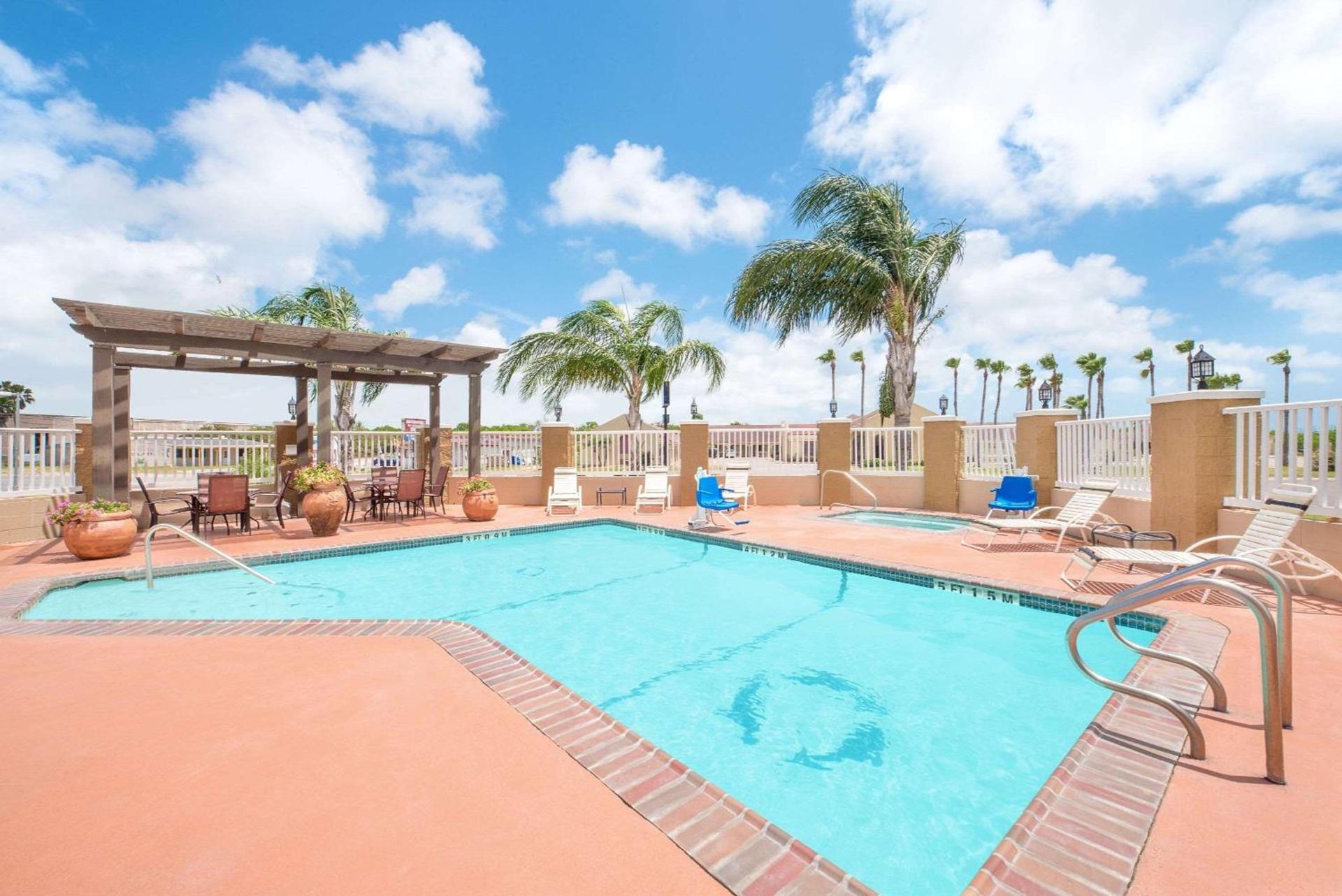 Microtel Inn & Suites by Wyndham Corpus Christi/Aransas Pass photo 2