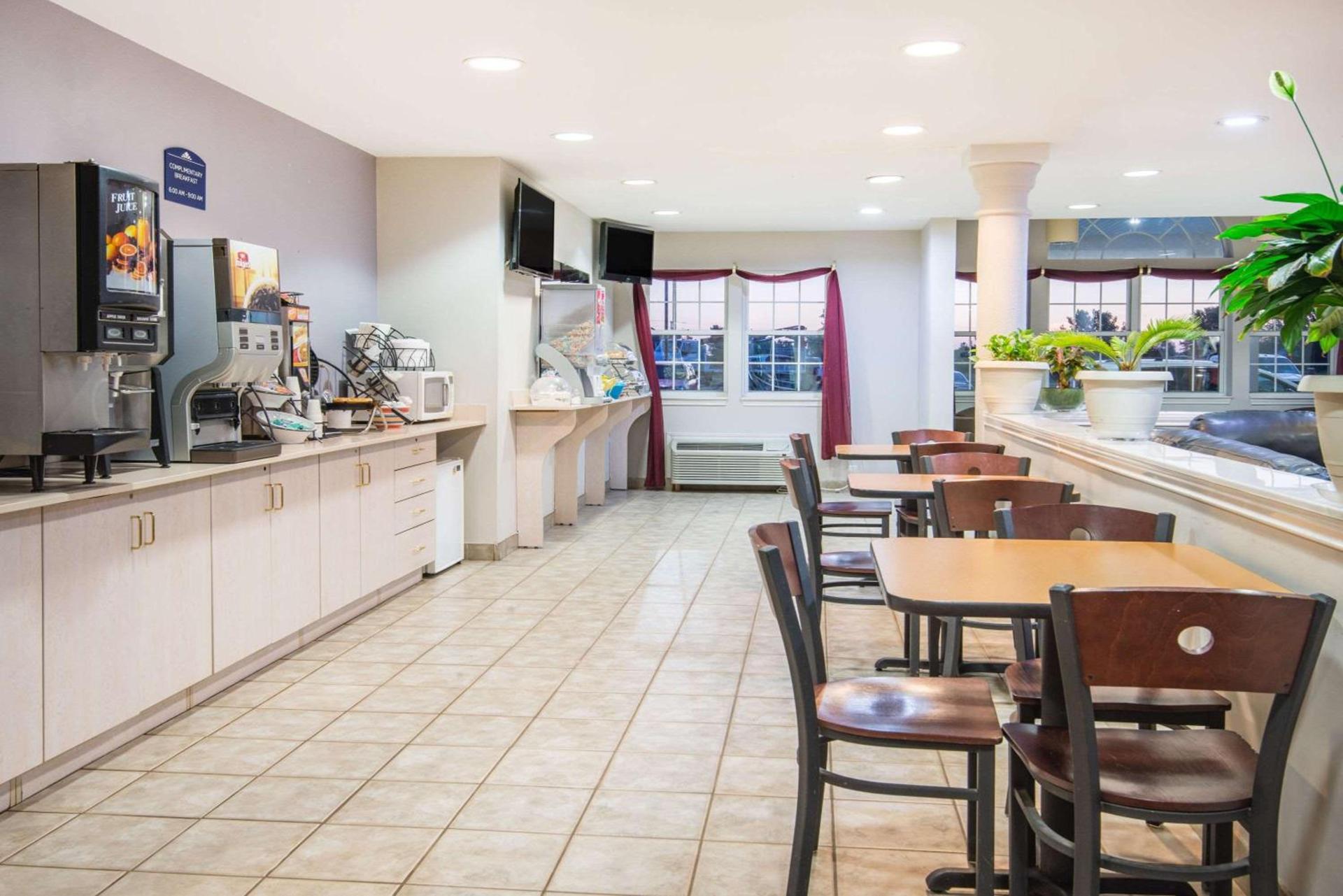 Microtel Inn & Suites Claremore Route 66 photo 17