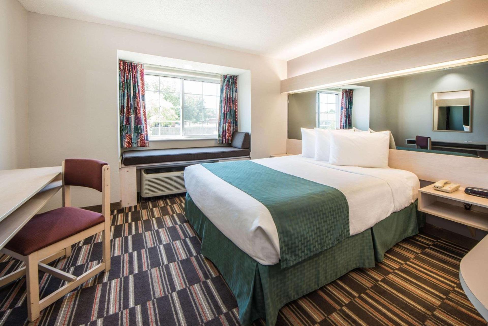 Microtel Inn & Suites Claremore Route 66 photo 16