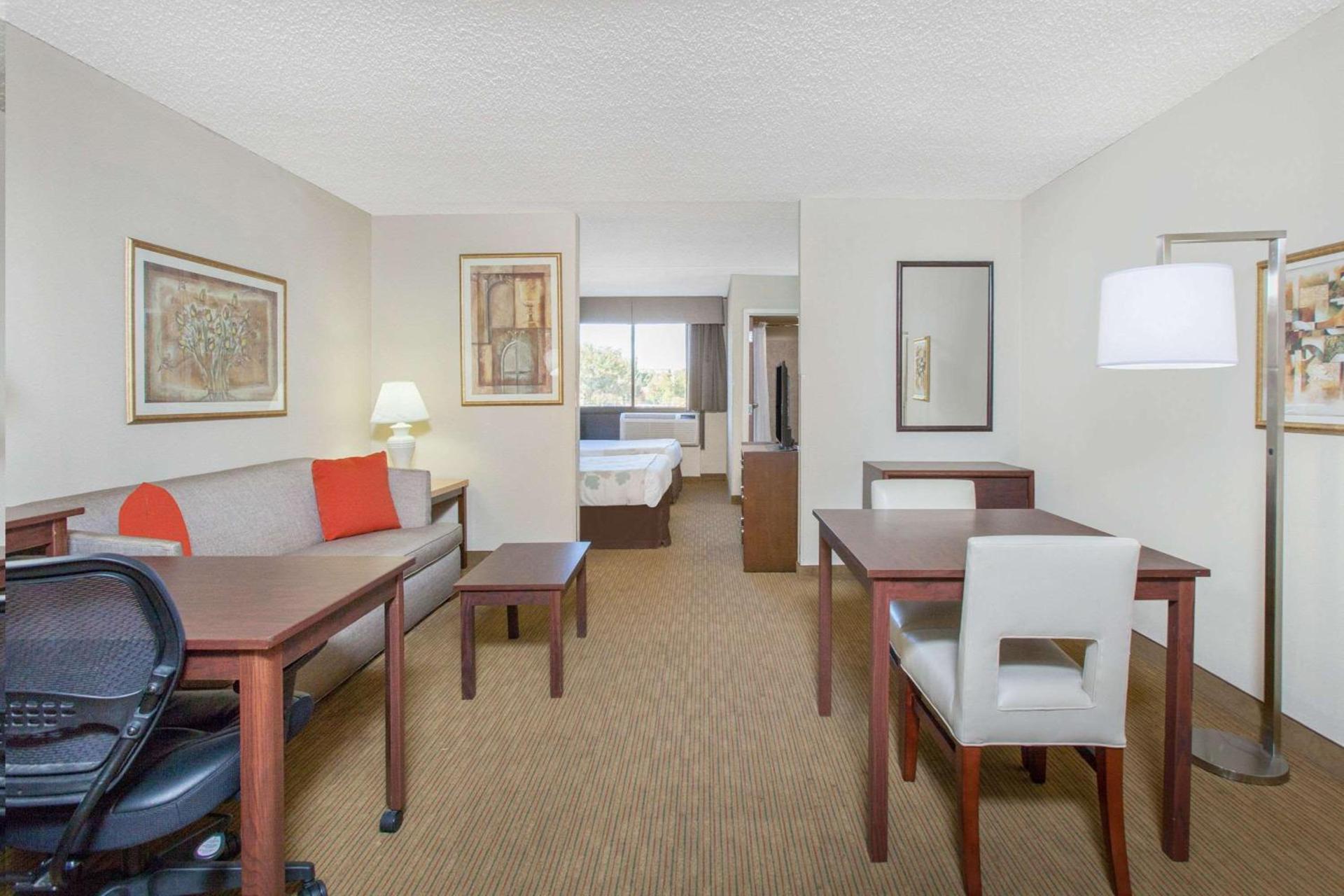 Hawthorn Suites Midwest City photo 26