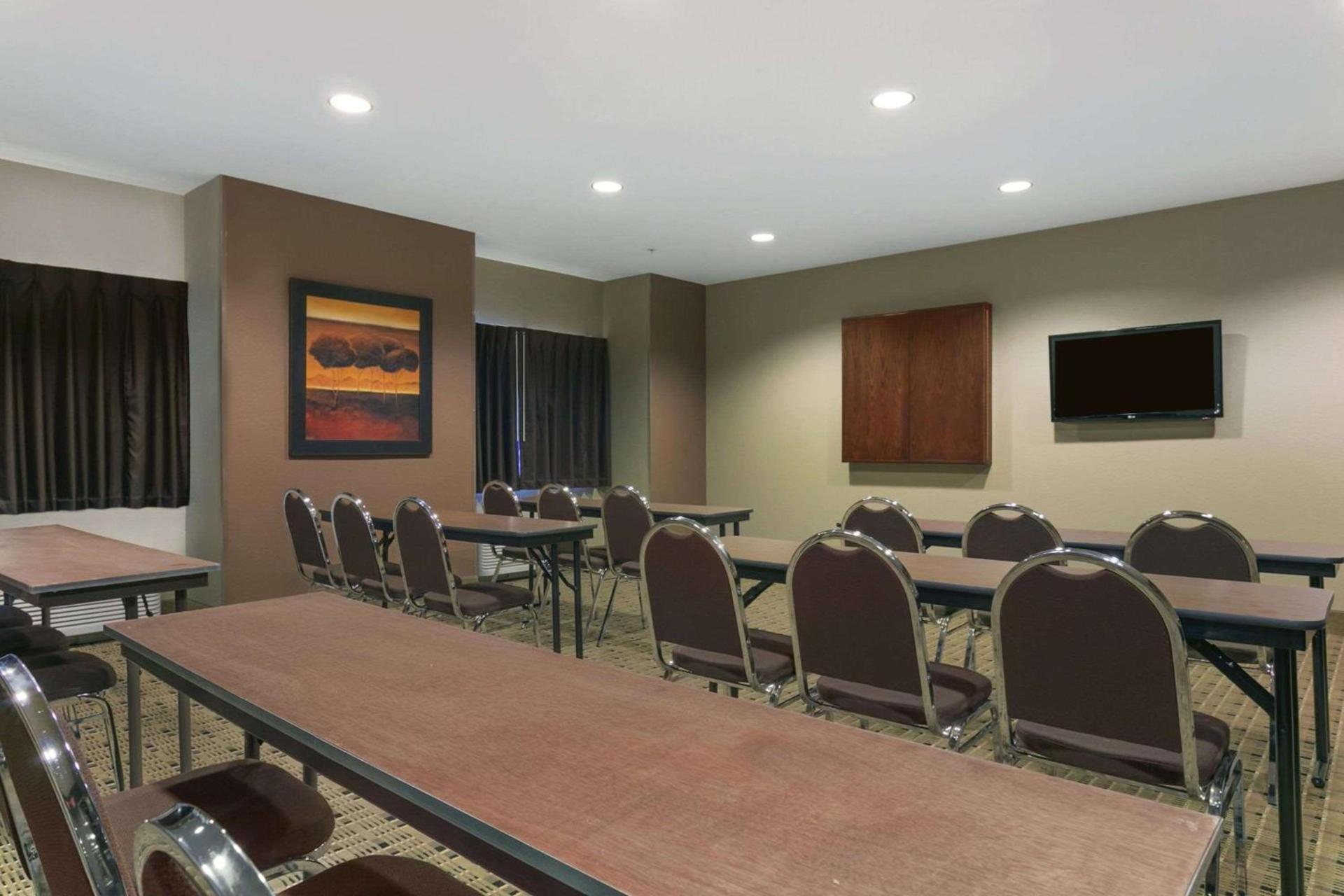 Microtel Inn & Suites by Wyndham Minot — hotel in Minot