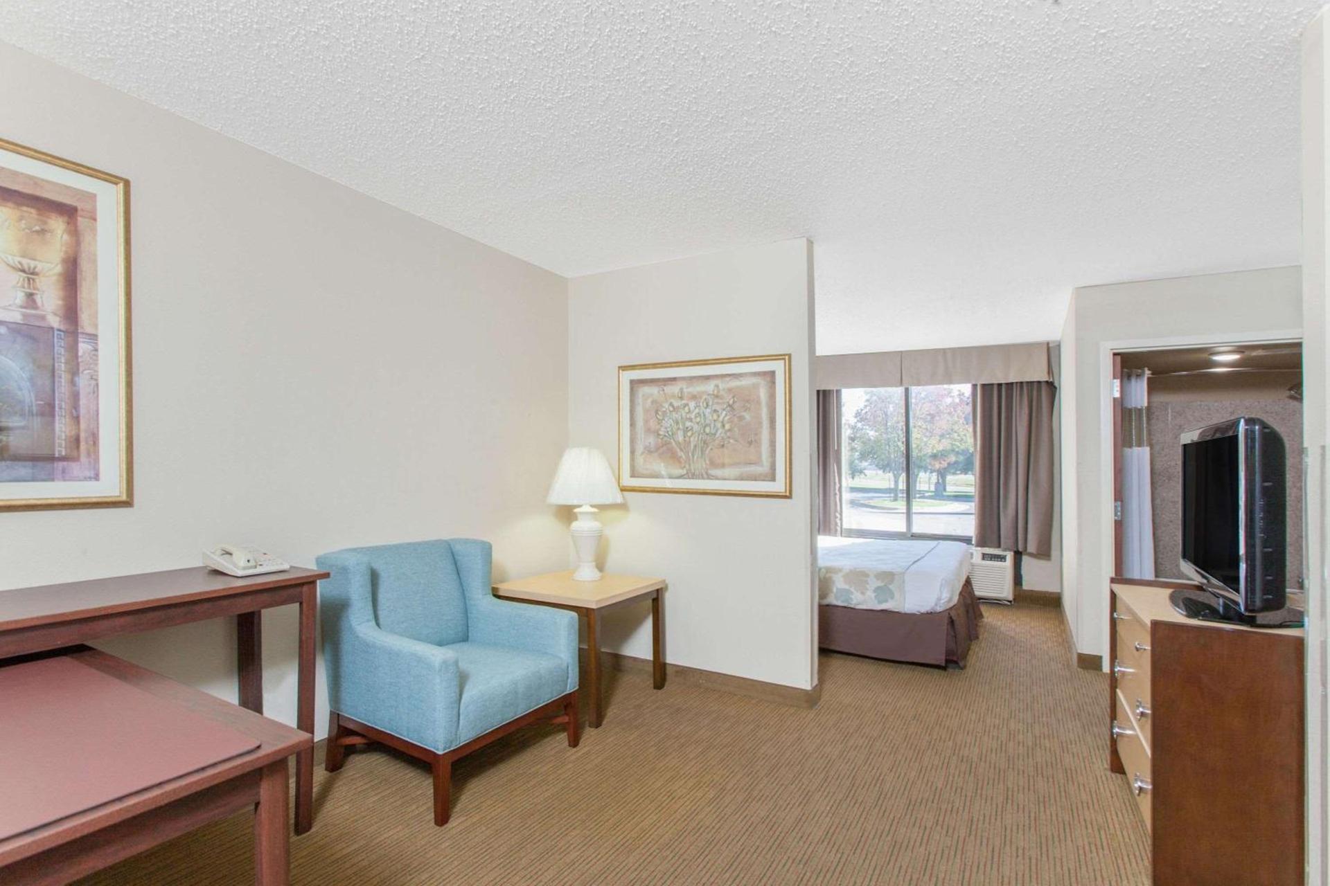 Hawthorn Suites Midwest City photo 23
