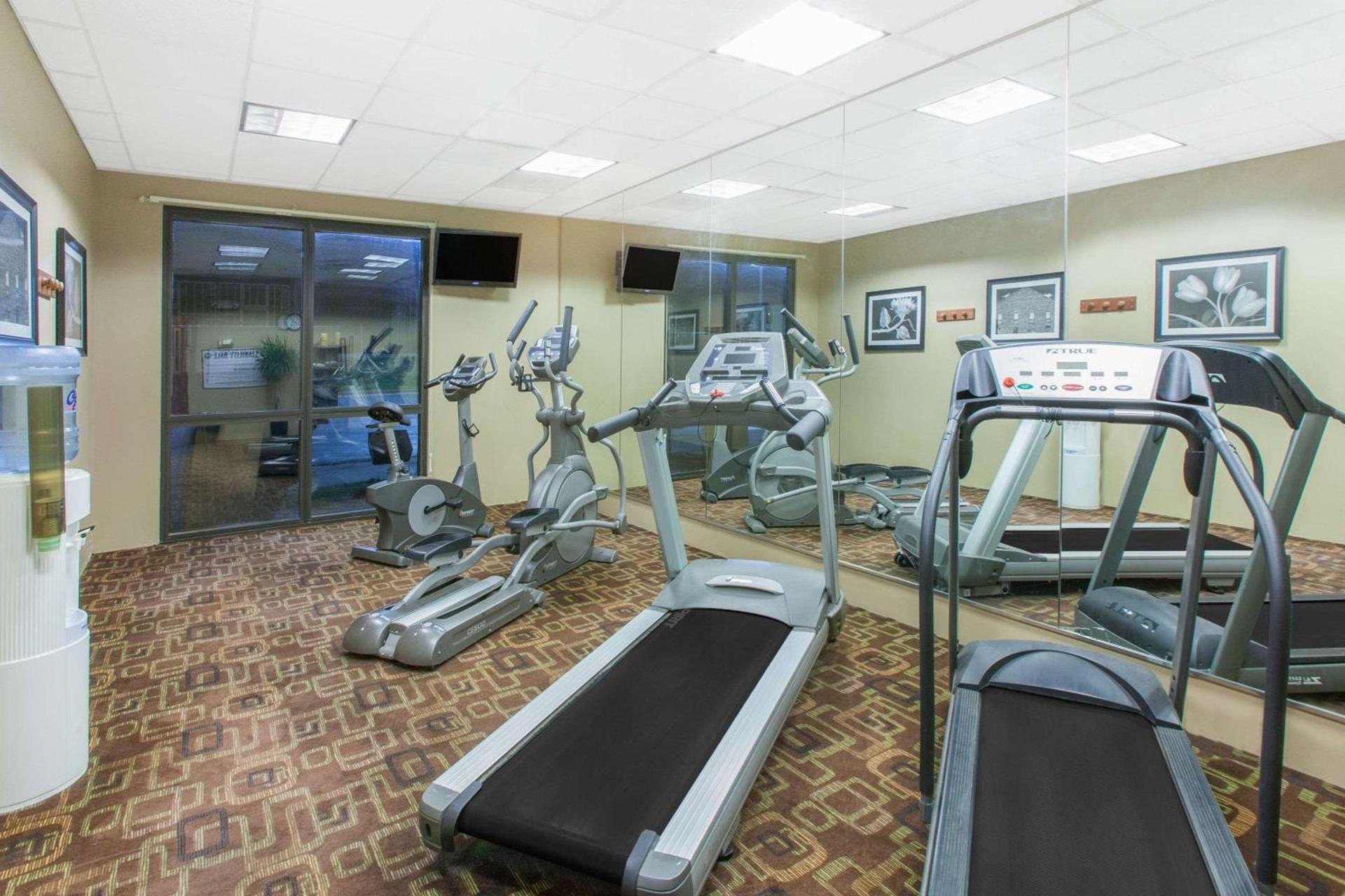 Hawthorn Suites Midwest City photo 20