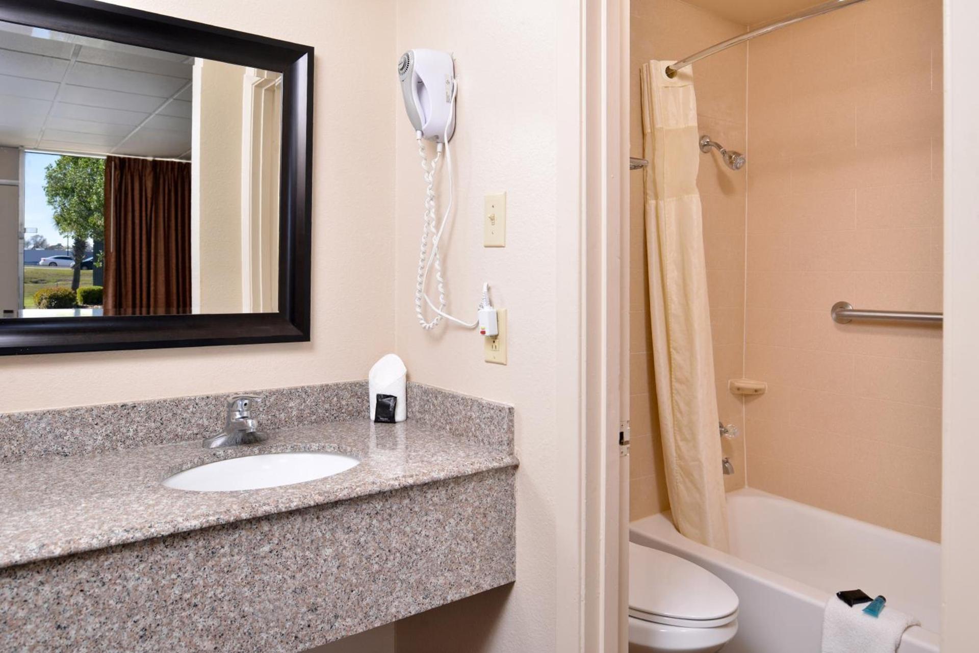 Americas Best Value Inn West Monroe photo 10