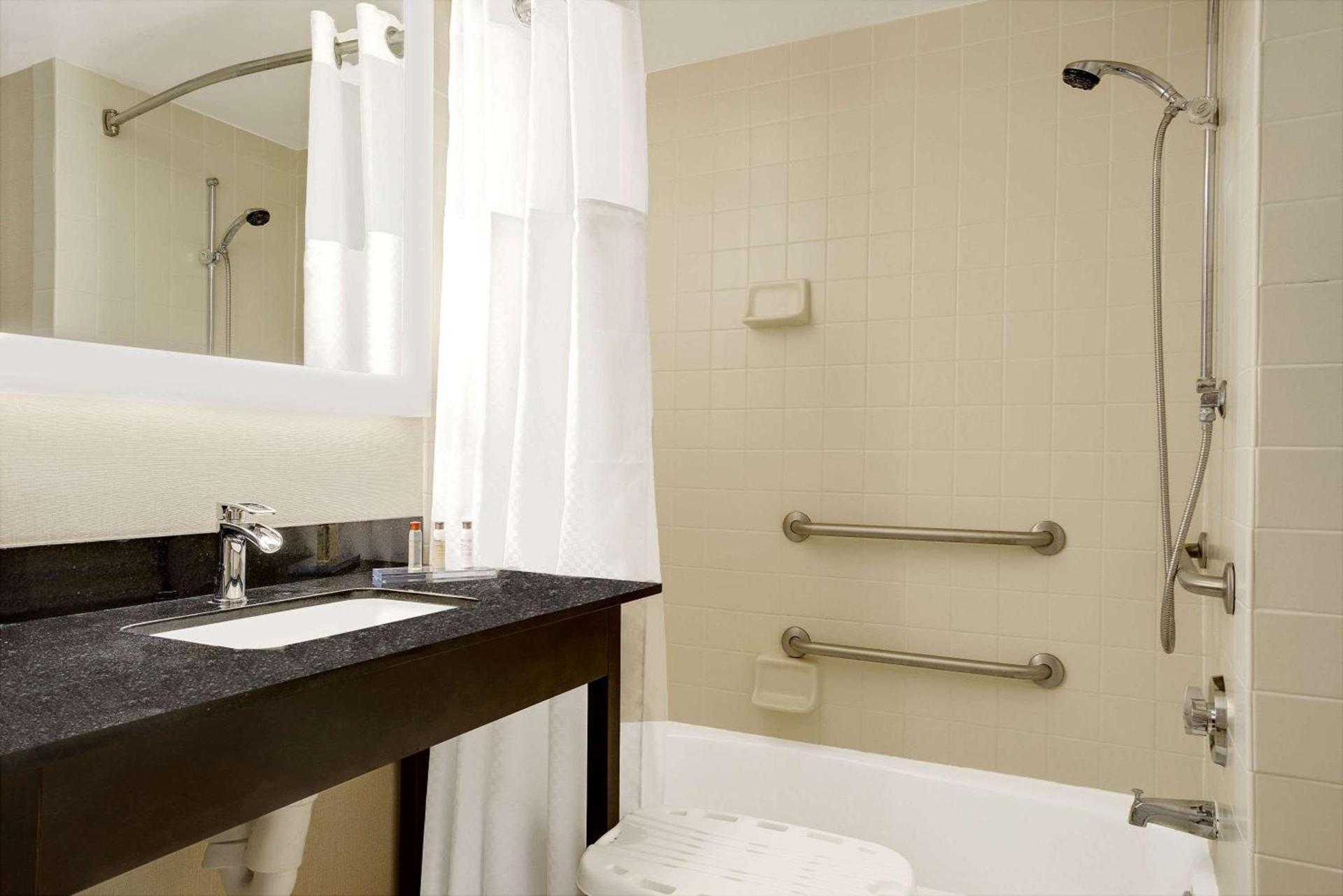 Wingate by Wyndham Fargo photo 6