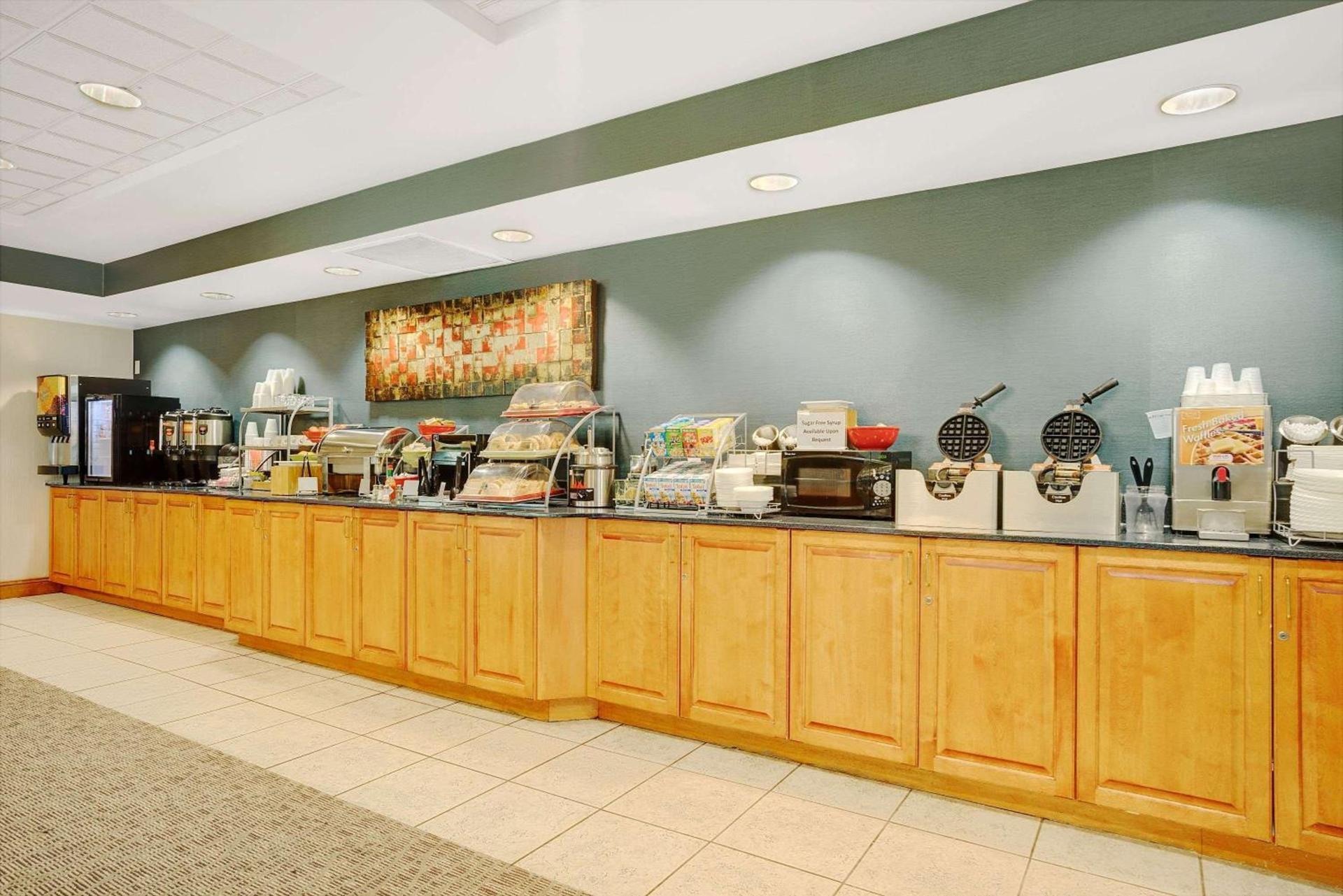 Wingate by Wyndham Fargo photo 12