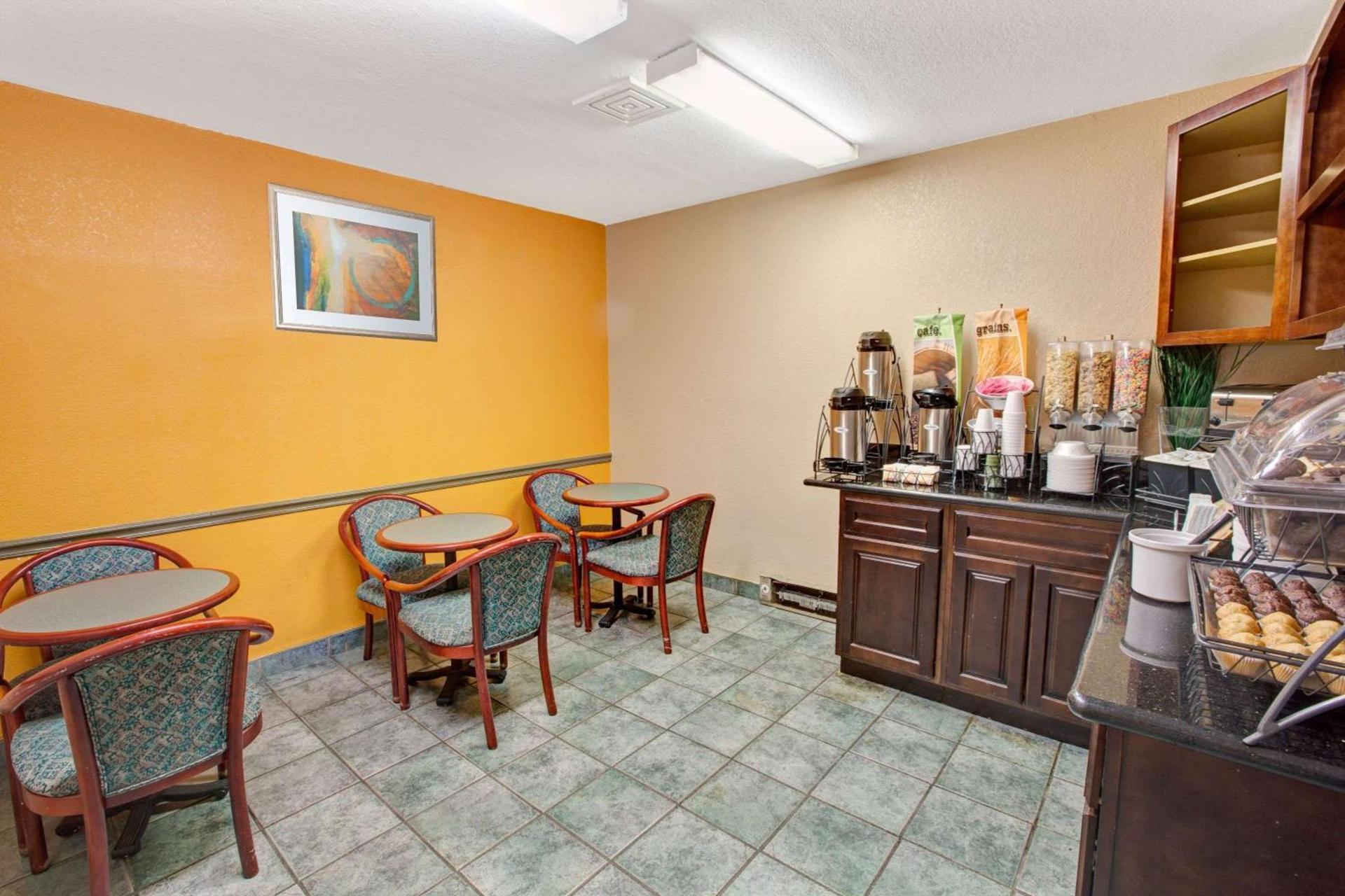 Microtel Inn & Suites by Wyndham Gatlinburg photo 16