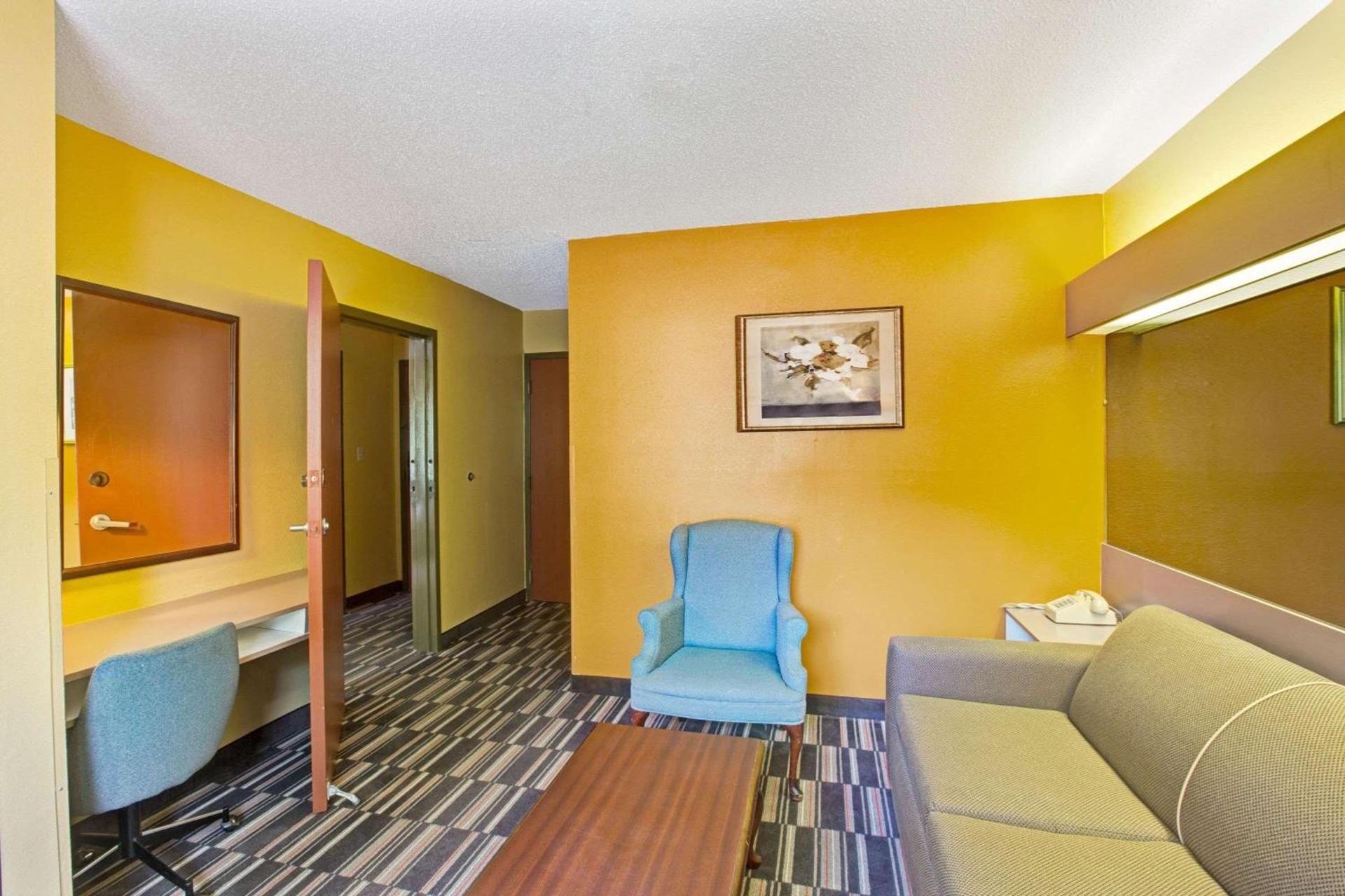 Microtel Inn & Suites by Wyndham Gatlinburg photo 14