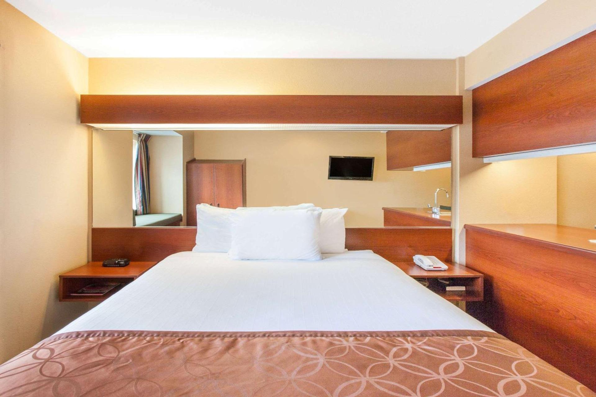 Microtel Inn by Wyndham Rogers photo 25