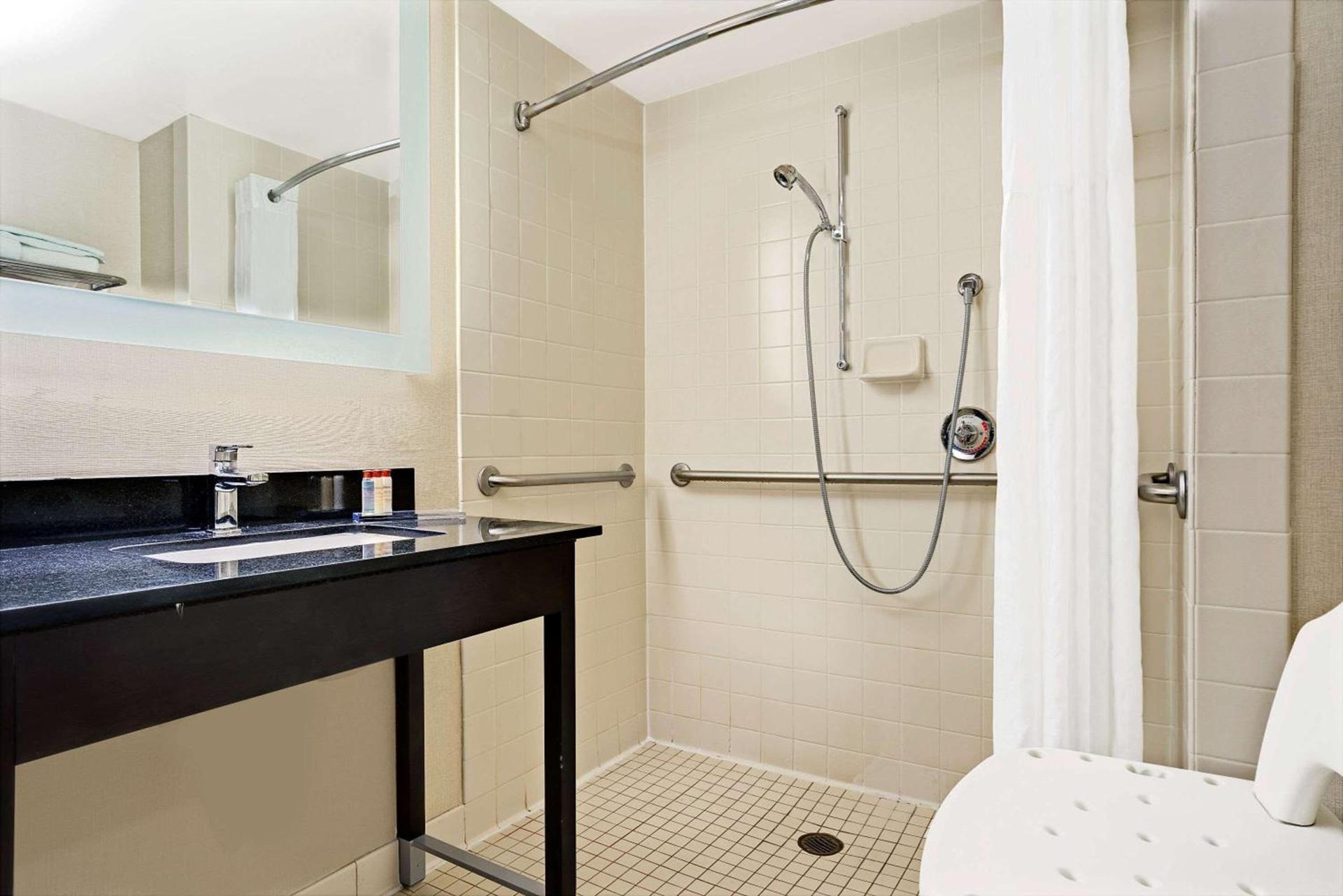 Wingate by Wyndham Fargo photo 7