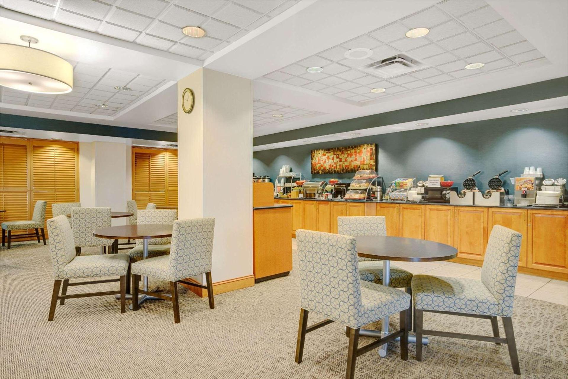 Wingate by Wyndham Fargo photo 13