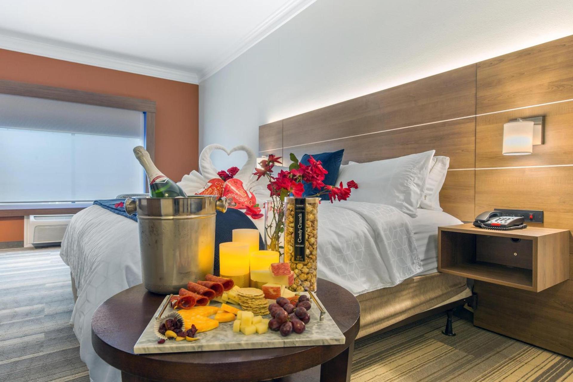 Holiday Inn Express Houston-Alvin by IHG photo 2