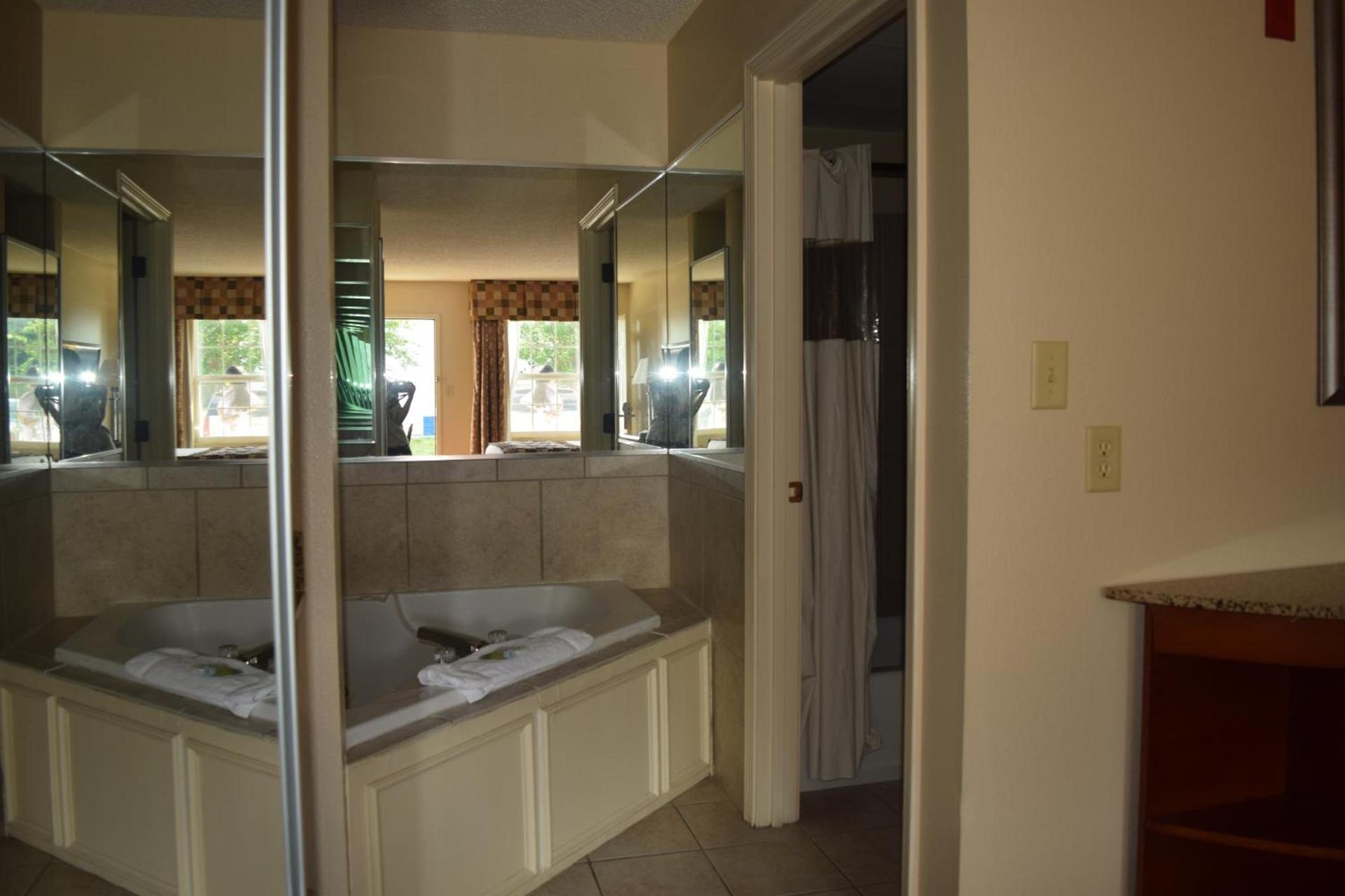 Atkinson Inn & Suites photo 12
