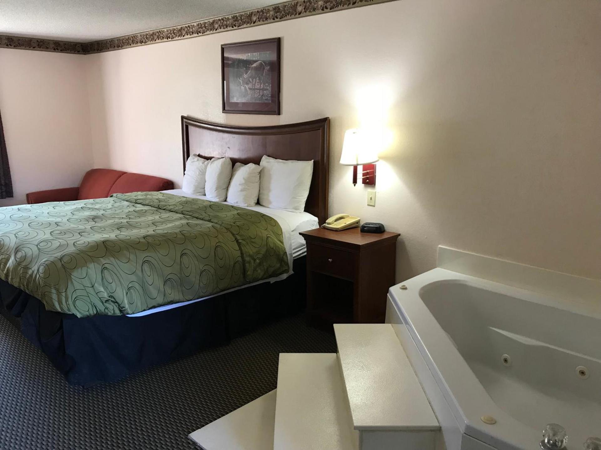 Clairmont Inn & Suites - Warren photo 28