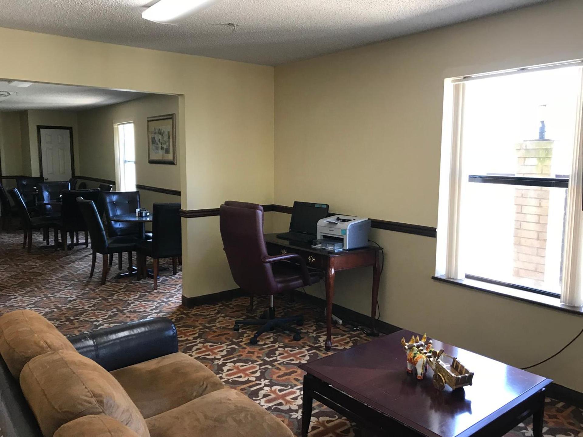 Clairmont Inn & Suites - Warren photo 15